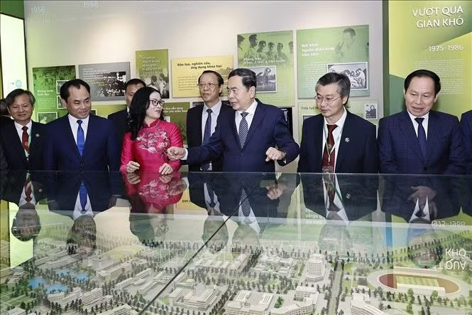 potal-chu-tich-quoc-hoi-du-le-ky-niem-70-nam-thanh-lap-hoc-vien-nong-nghiep-viet-nam-stand-8883.jpg