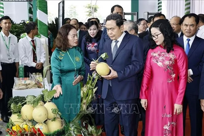 potal-chu-tich-quoc-hoi-du-le-ky-niem-70-nam-thanh-lap-hoc-vien-nong-nghiep-viet-nam-stand-9834.jpg