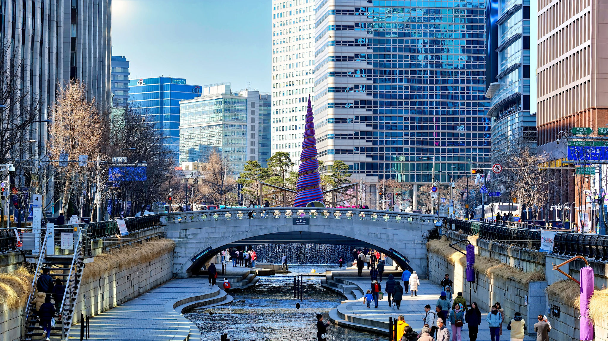 khu-vuc-suoi-cheonggyecheon-thanh-pho-seoul-han-quoc-nay-da-tro-thanh-dia-diem-du-lich-duoc-ua-thich.-anh-english.visitseoul.net.jpg