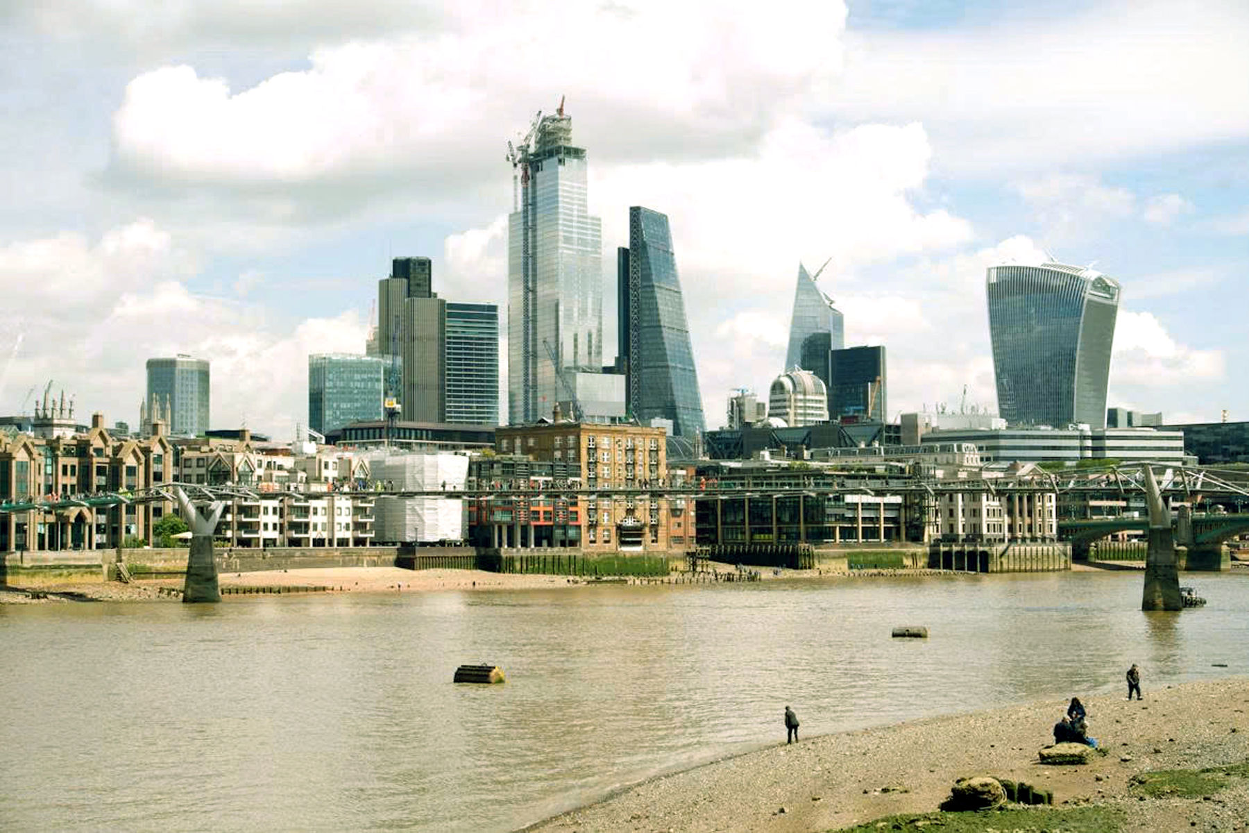 nhin-tu-bo-nam-song-thames-unsplash.jpg