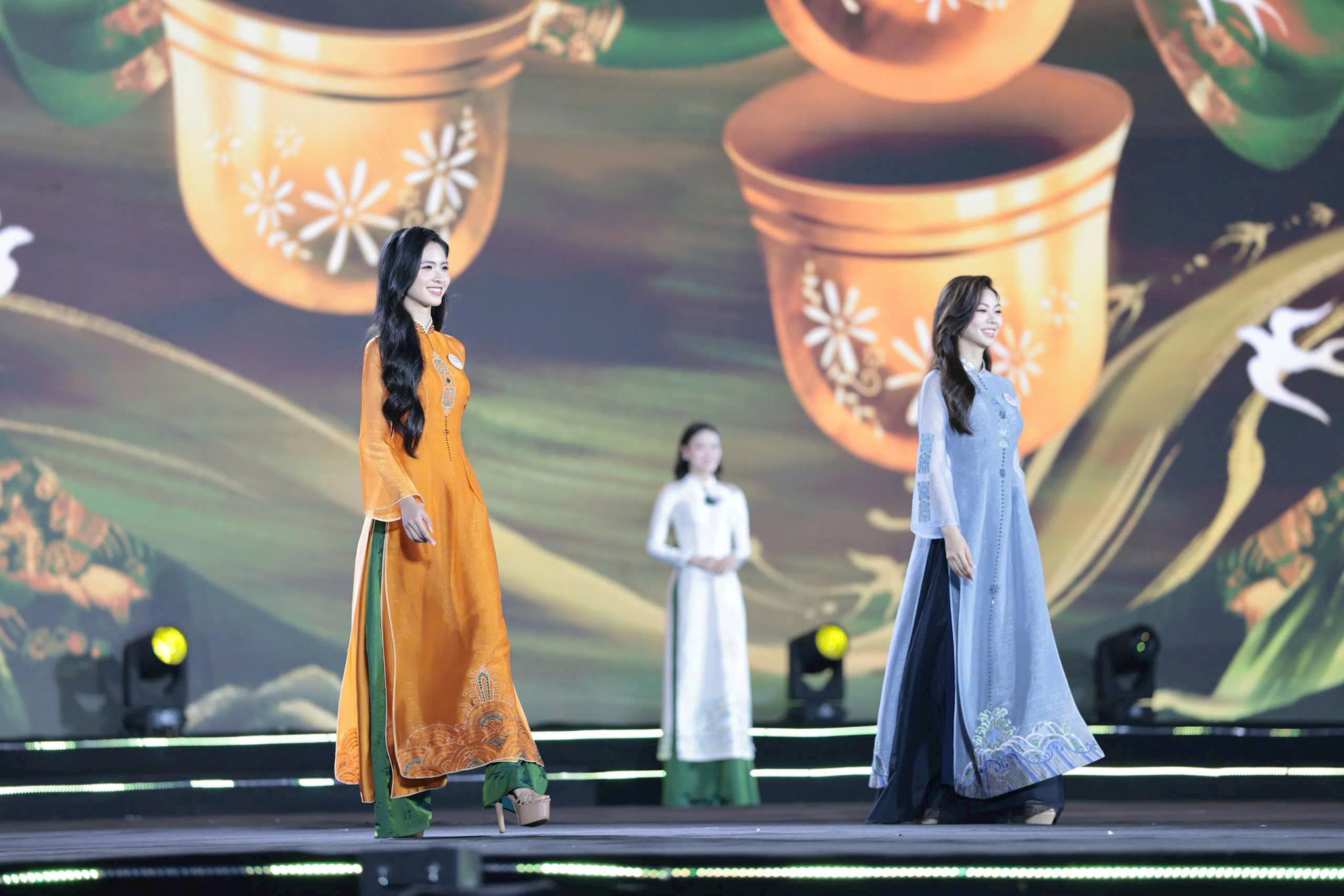 ckhh-ao-dai.jpg