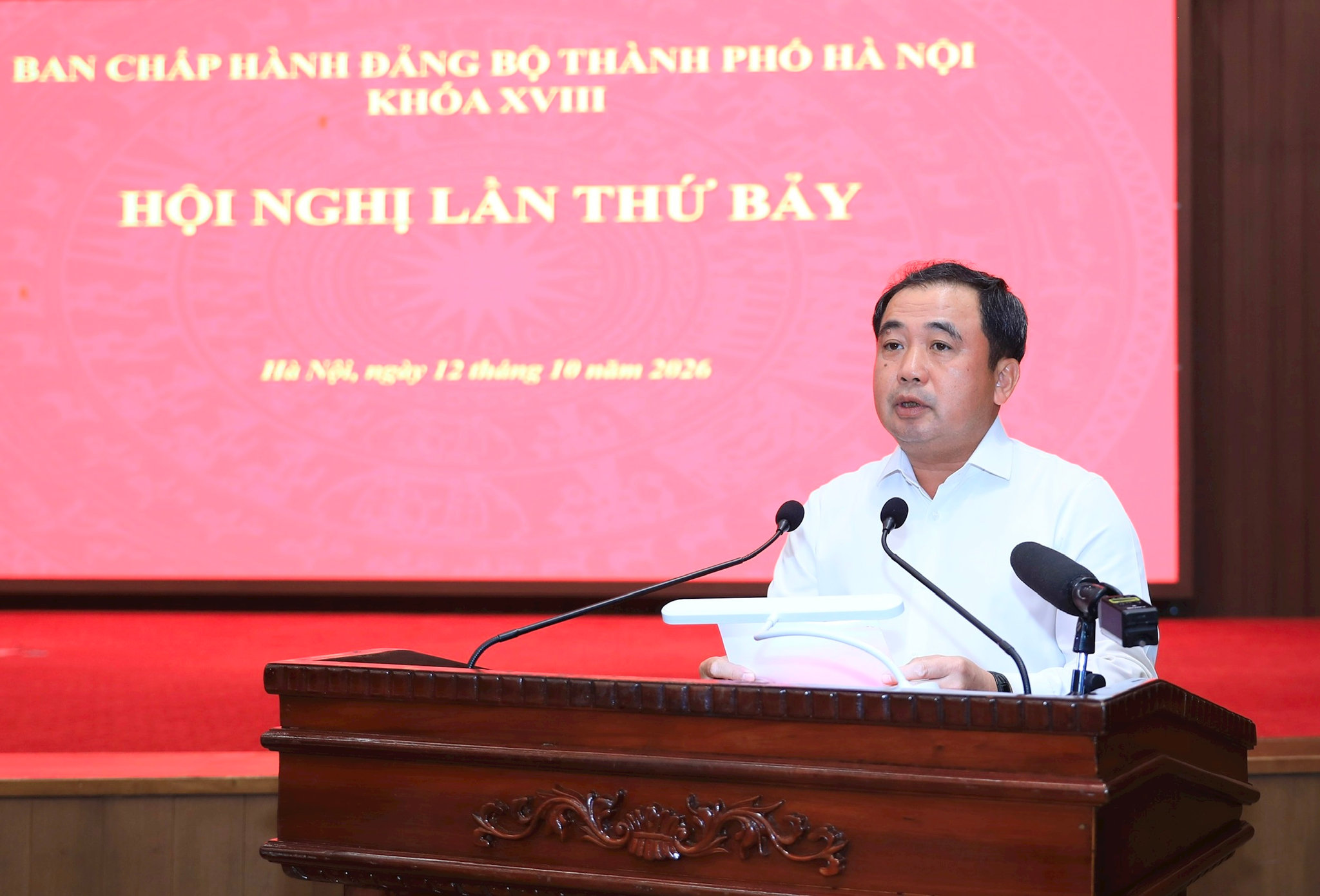 Bí thư Thành ủy Hà Nội Trần Đức Thắng phát biểu khai mạc hội nghị. Ảnh: Quang Thái