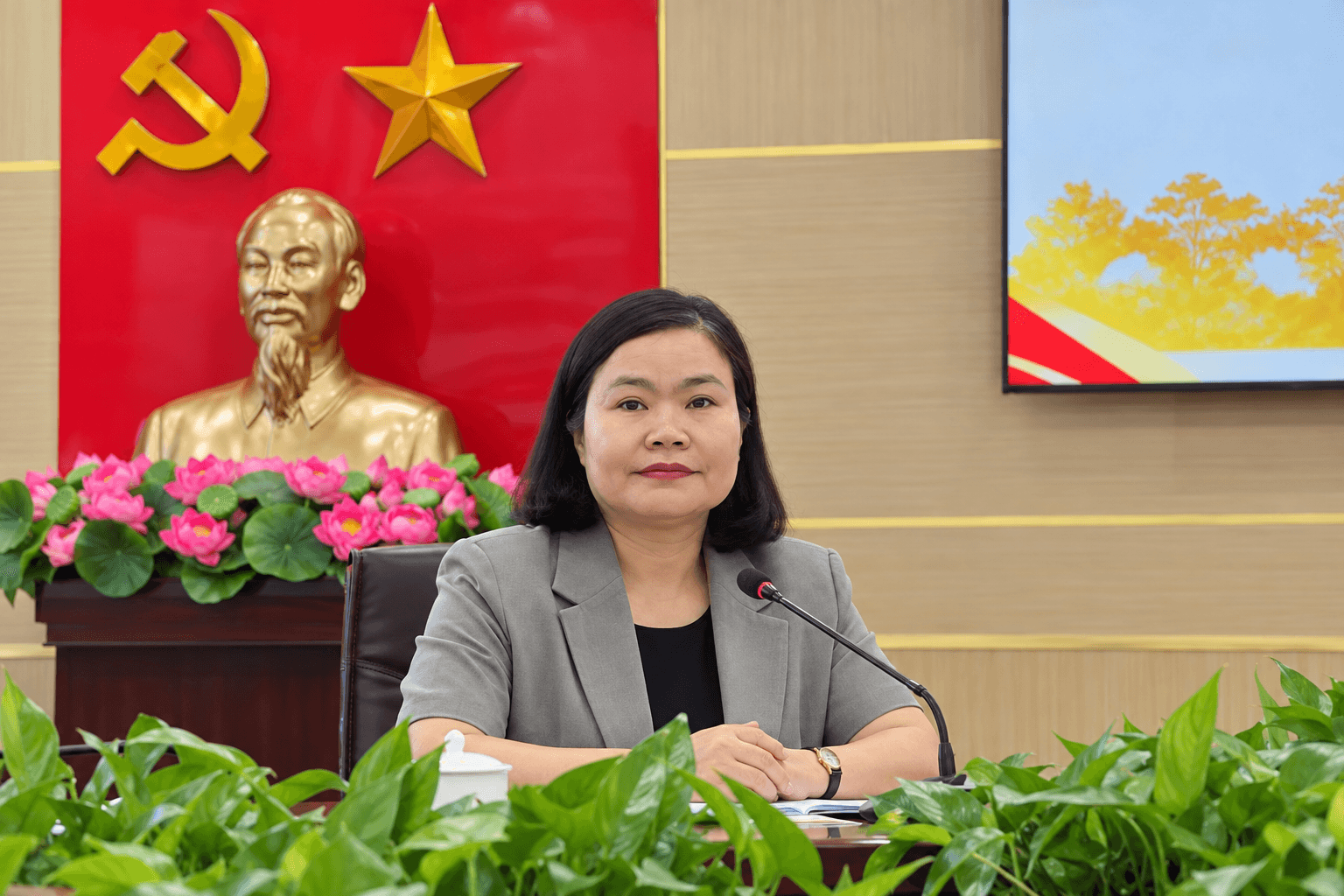 12-10-ba-truong-ngoc-lan.png