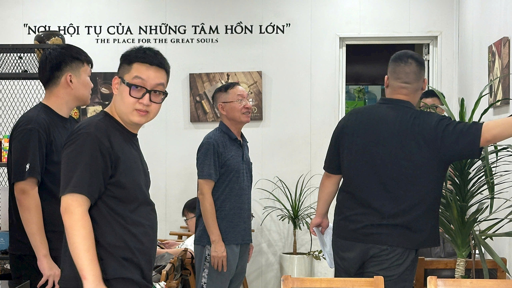Nhiều gia đình ở xã Thường Tín nằm trong trong khu vực ảnh hưởng của dự án phối hợp thực hiện kiểm đếm tài sản GPMB. Ảnh:PV