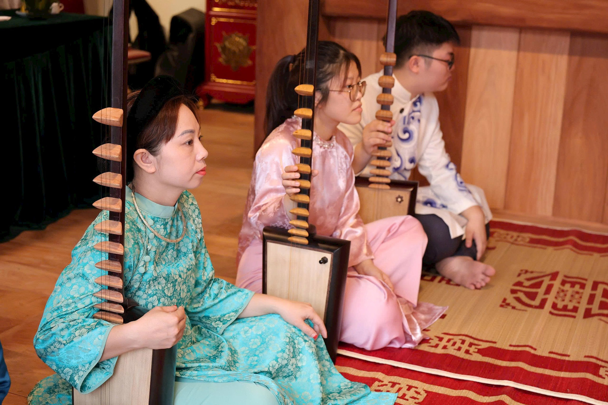 Các học viên nhỏ tuổi hào hứng tham gia, nhanh chóng tiếp thu những kỹ năng cơ bản. Ảnh: Mỹ Hoa