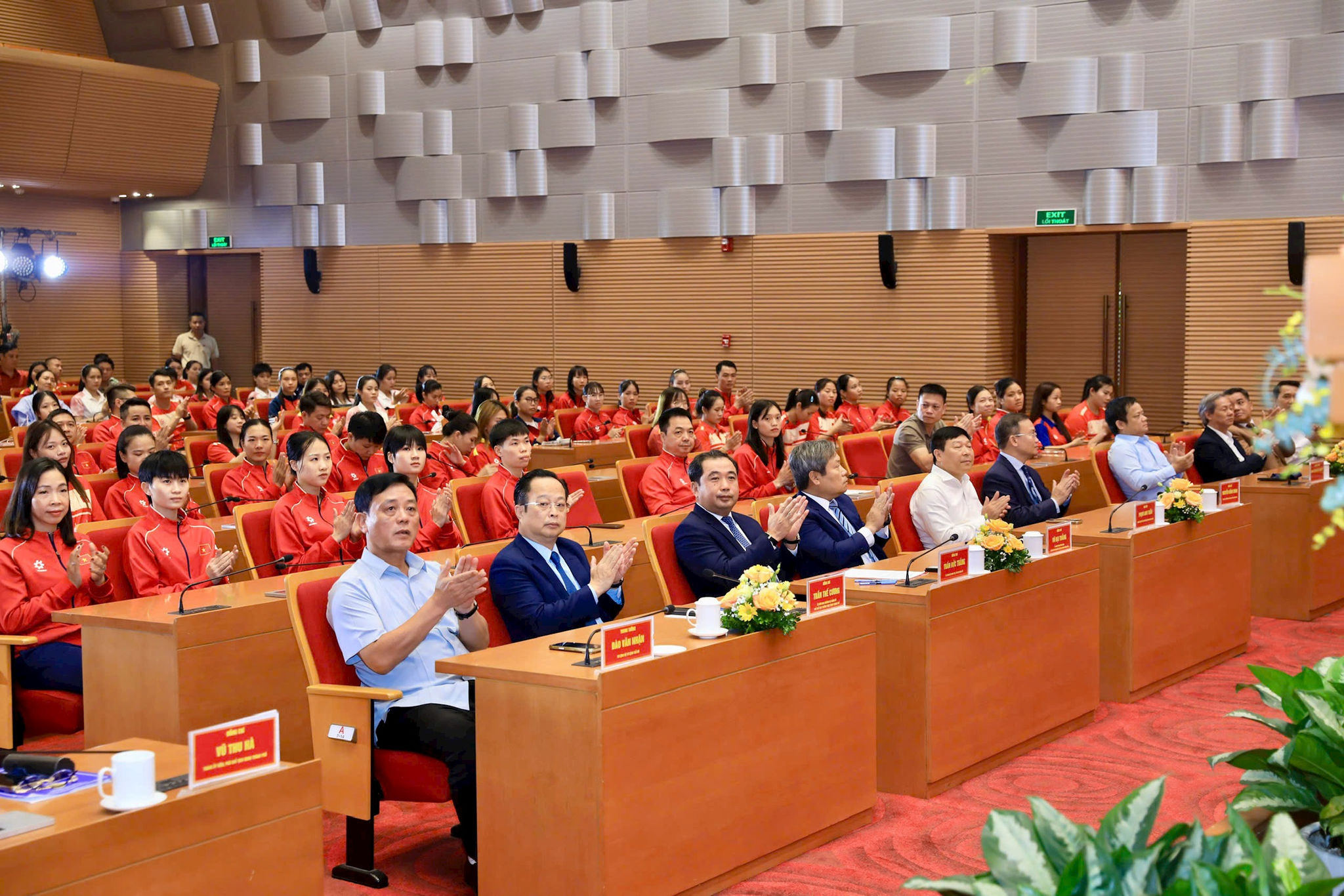12-lanh-dao-tp-du-le-tuyen-duong.jpg