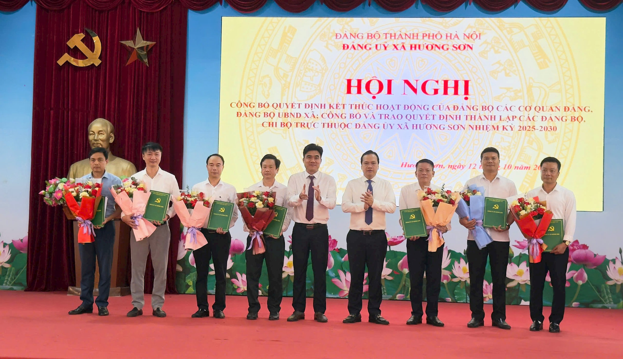 hoi-nghi-12-thang-10.jpg