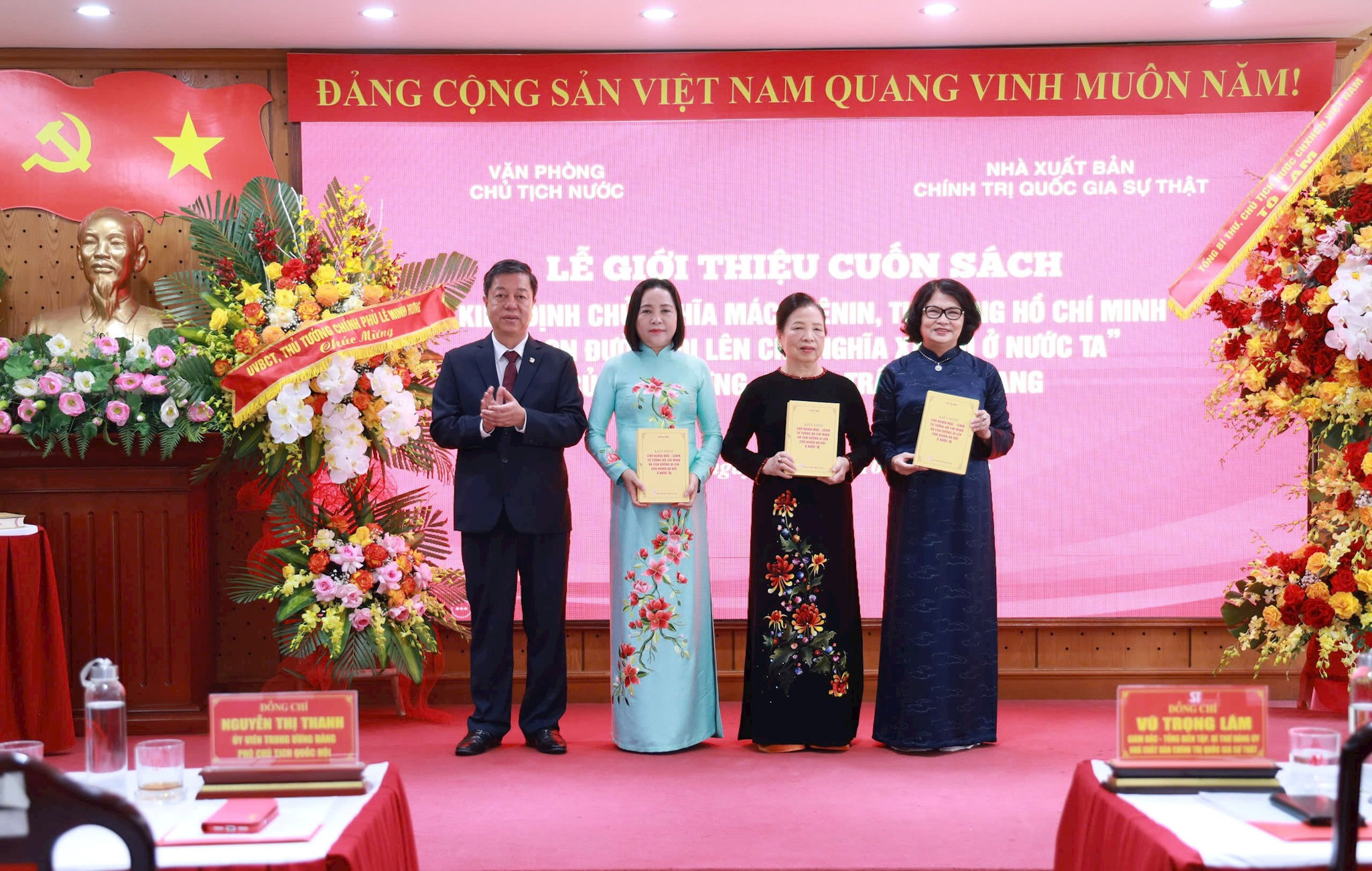 sach-kien-dinh-tang-sach.jpg