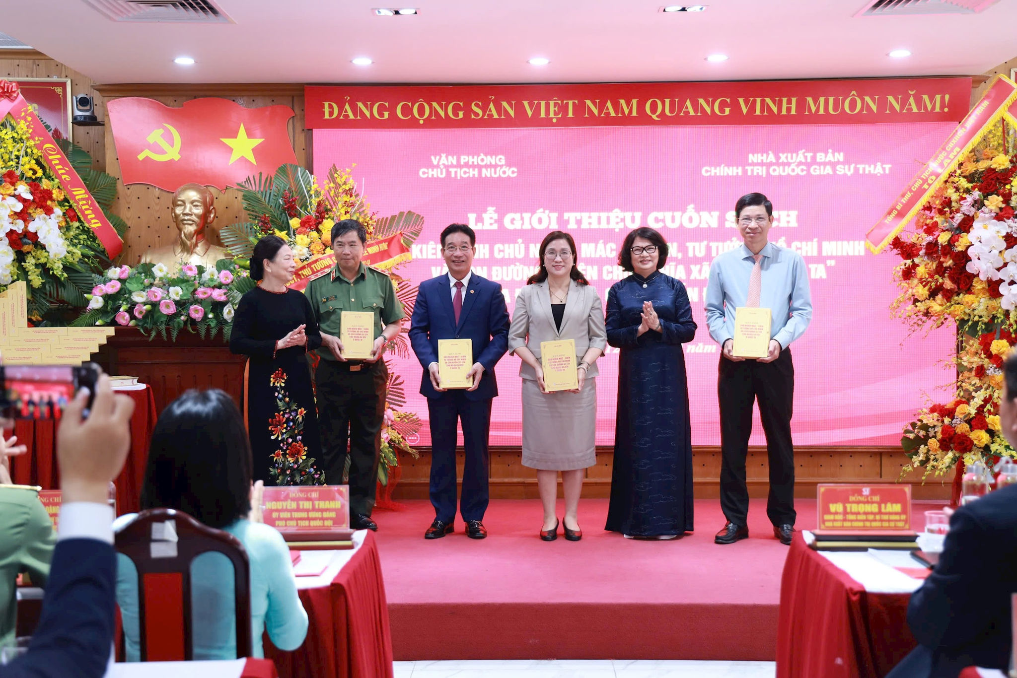 sach-kien-dinh-tang-sach3.jpg