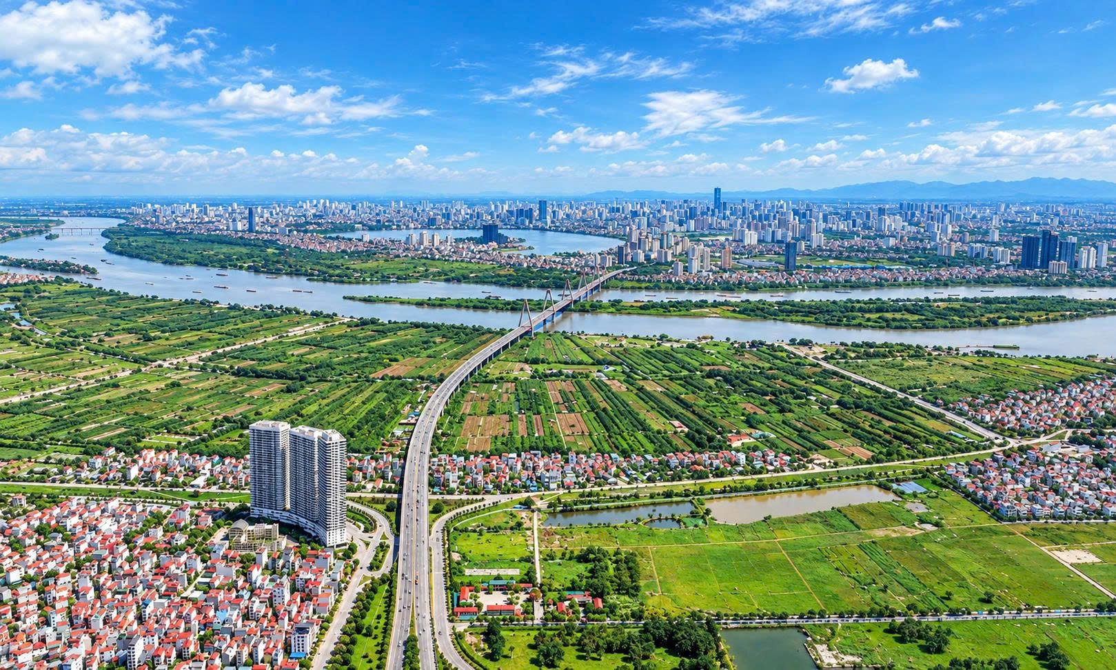 Thành phố Hà Nội phát huy tinh thần “Hà Nội đã nói là làm, làm nhanh, làm đúng, làm hiệu quả, làm đến cùng”. Ảnh: Phạm Hùng