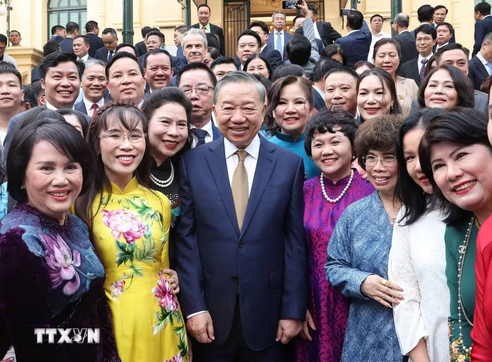 x0p-bpotbzxu_hh60lwbjgvlrm8bsbrwtw-_ttxvn_tong-bi-thu-chu-tich-nuoc-to-lam-gap-mat-doanh-nghiep-tieu-bieu-9082854-2.jpg