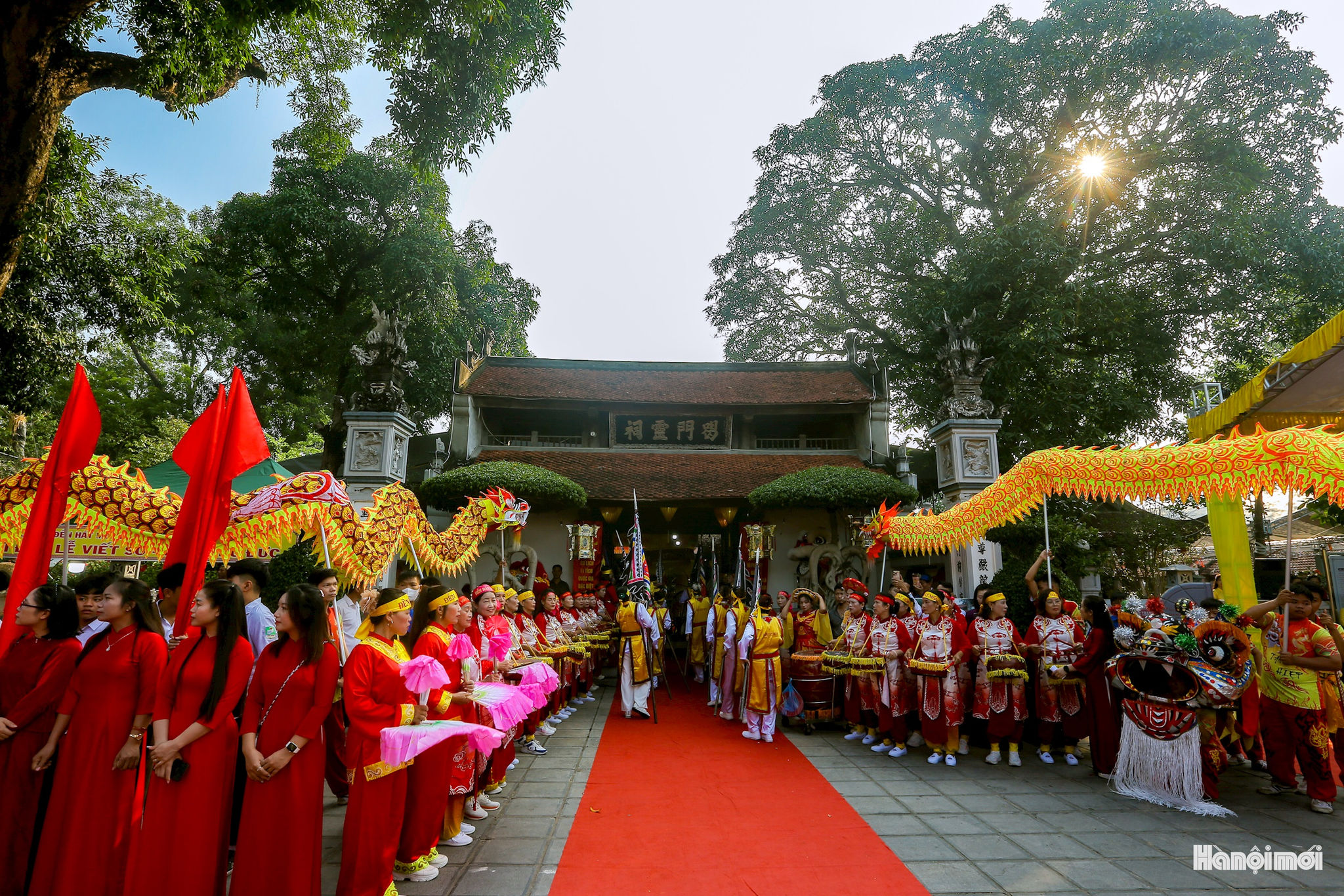 Ngày 13-10 (ngày mùng 4 tháng 9 âm lịch), tại Di tích Quốc gia đặc biệt đền Hát Môn (xã Hát Môn, thành phố Hà Nội), Đảng ủy - HĐND - UBND - Ủy ban MTTQ Việt Nam xã Hát Môn đã long trọng tổ chức Lễ kỷ niệm 1986 năm Ngày Hai Bà Trưng hội quân, lập Đàn thề, tế cờ khởi nghĩa.
