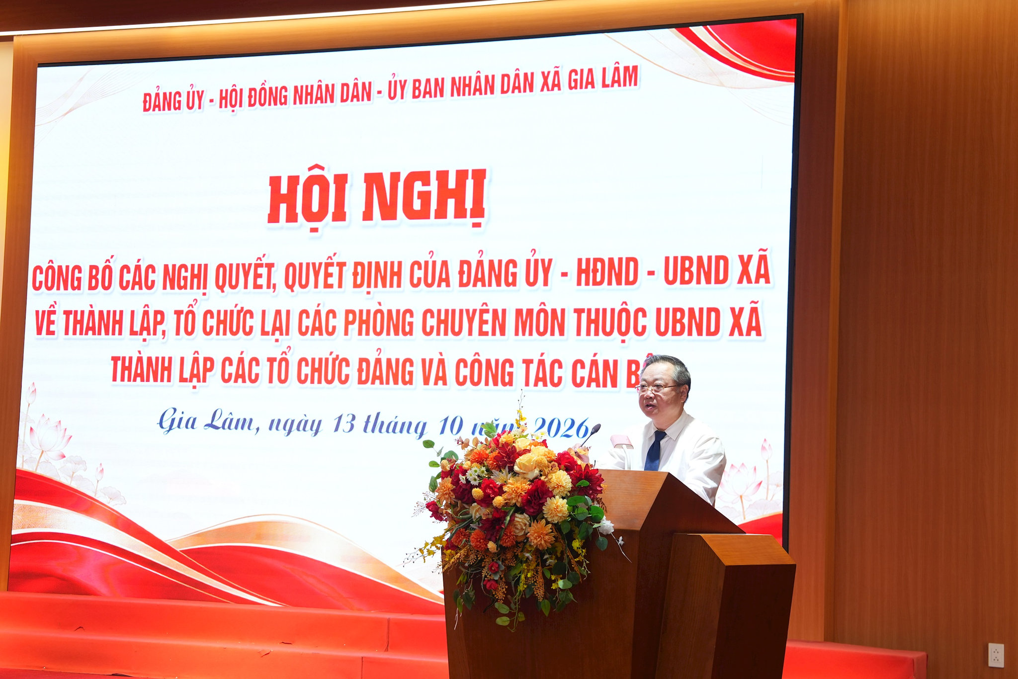 Đồng chí Lê Ngọc Anh, Thành ủy viên, Bí thư Đảng ủy xã Gia Lâm phát biểu chỉ đạo tại hội nghị. Ảnh: Hoàng Anh