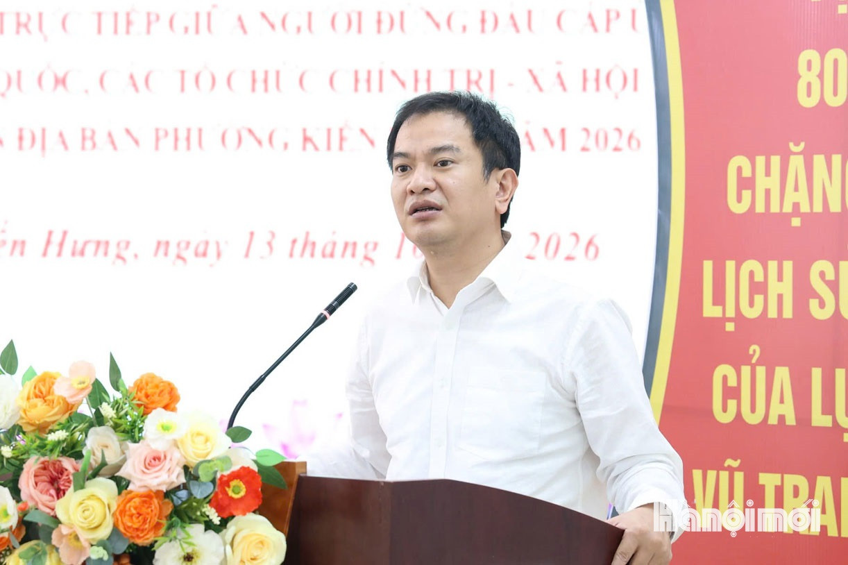 Chủ tịch UBND phường Kiến Hưng Chu Mạnh Hà phát biểu tại hội nghị đối thoại. Ảnh: Tuấn Điệp