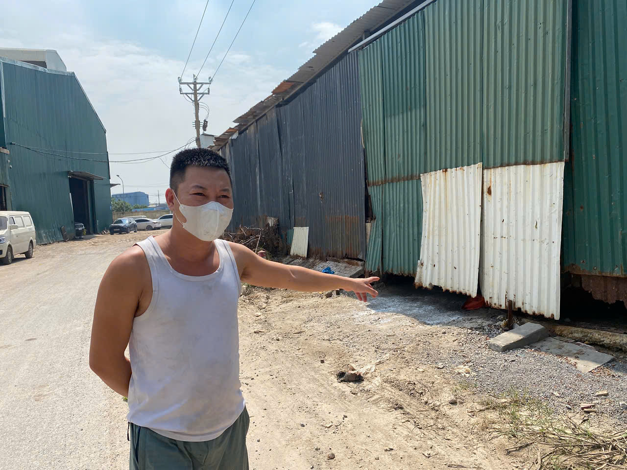 Ô nhiễm từ khu vực tập kết da trâu bò khiến cuộc sống của người dân bị ảnh hưởng nặng nề. Ảnh: Vũ Cường.
