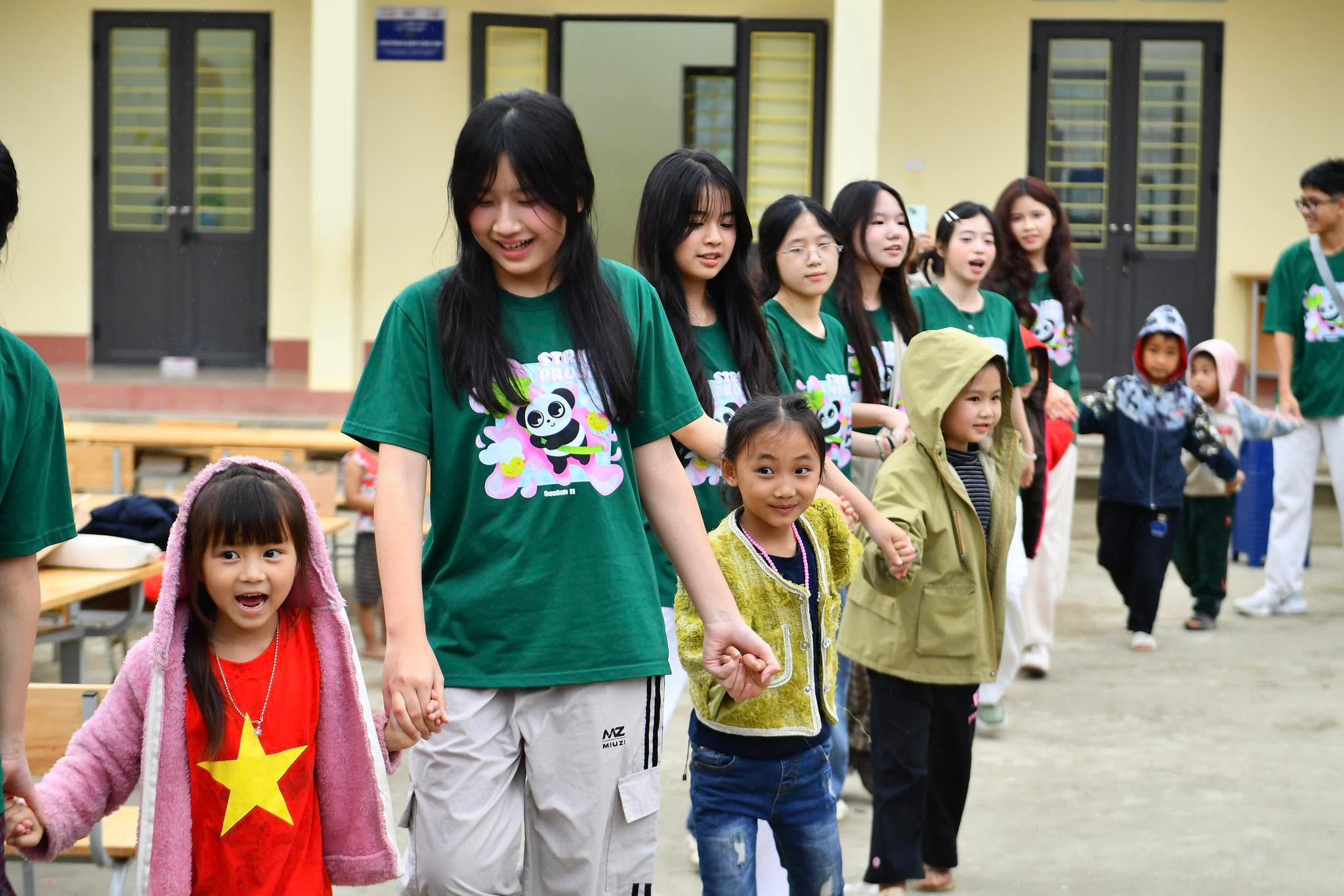 anh-5-cac-thanh-vien-striped-project-tai-hoat-dong-ngay-tinh-nguyen-hoat-dong-cuoi-cung-trong-nam-cua-du-an.jpg