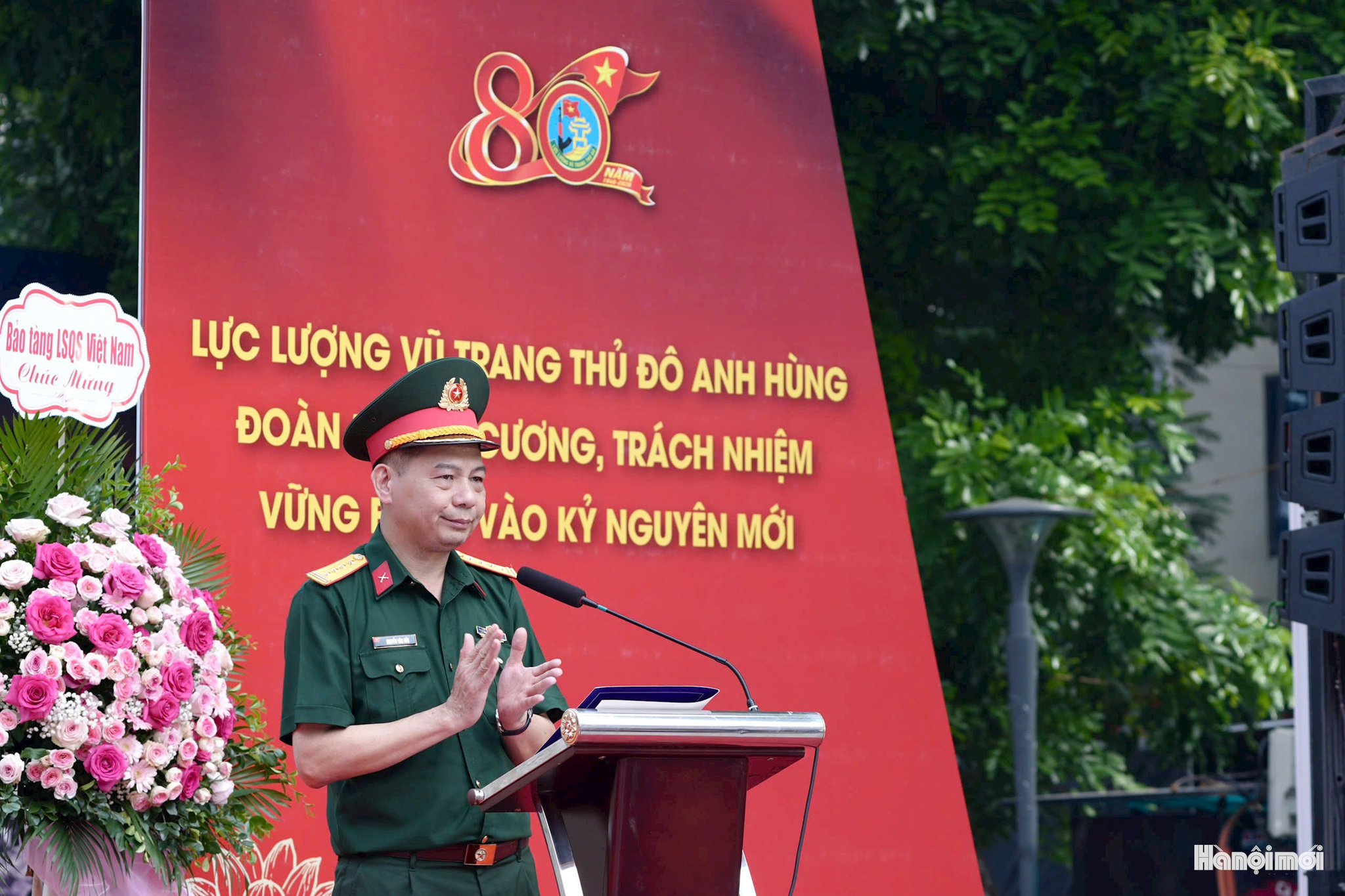 Đại tá Nguyễn Văn Hữu, Chủ nhiệm Chính trị Bộ Tư lệnh Thủ đô Hà Nội phát biểu khai mạc. Ảnh: Phạm Mạnh
