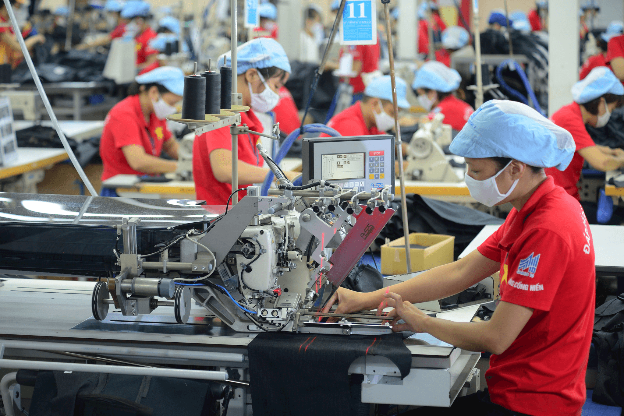 Cần chú trọng nội địa hóa trang thiết bị, máy móc để nâng nội lực sản xuất trong nước. Ảnh: Minh Thúy