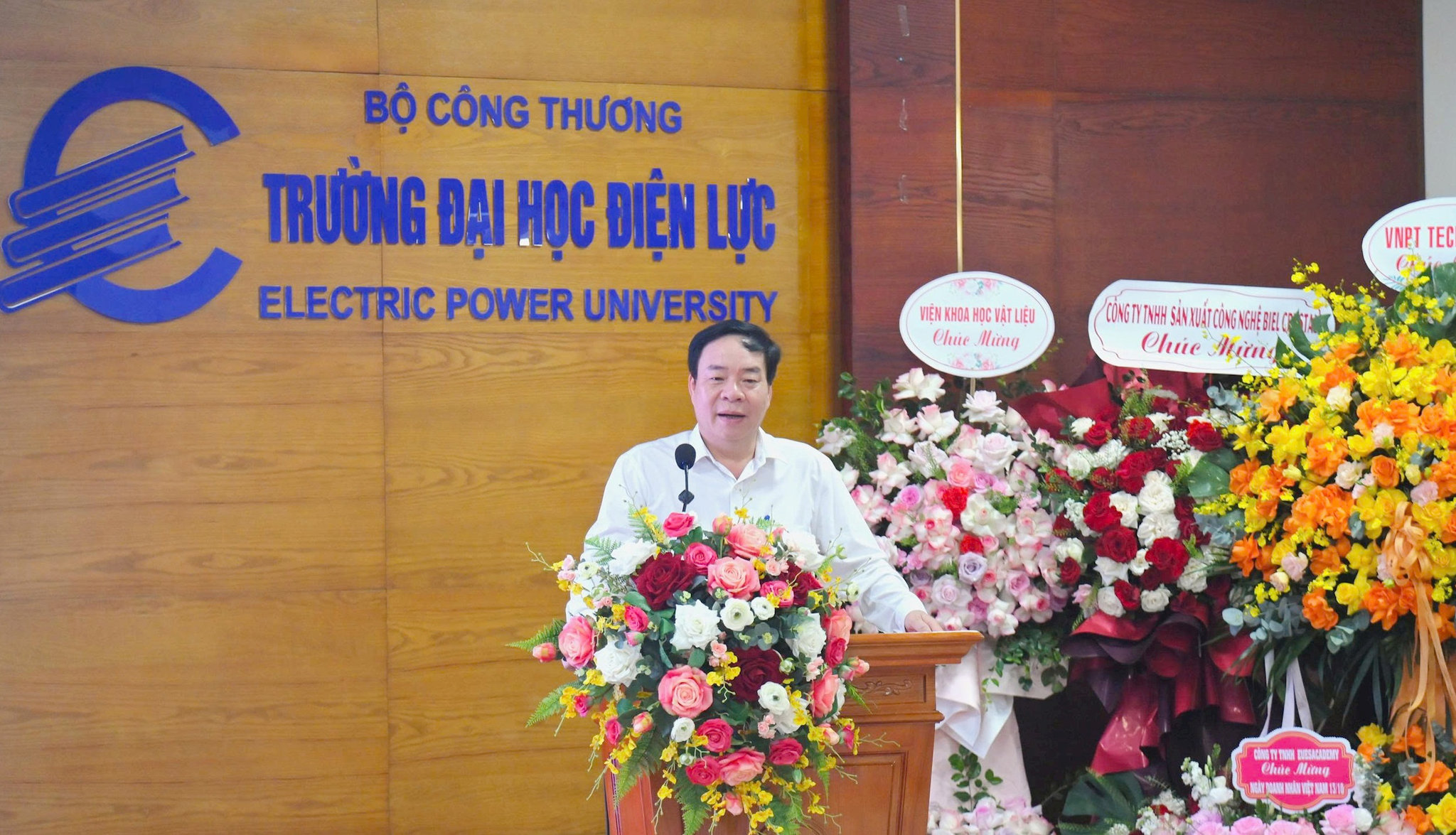 ra-mat-cong-thong-tin2.jpg