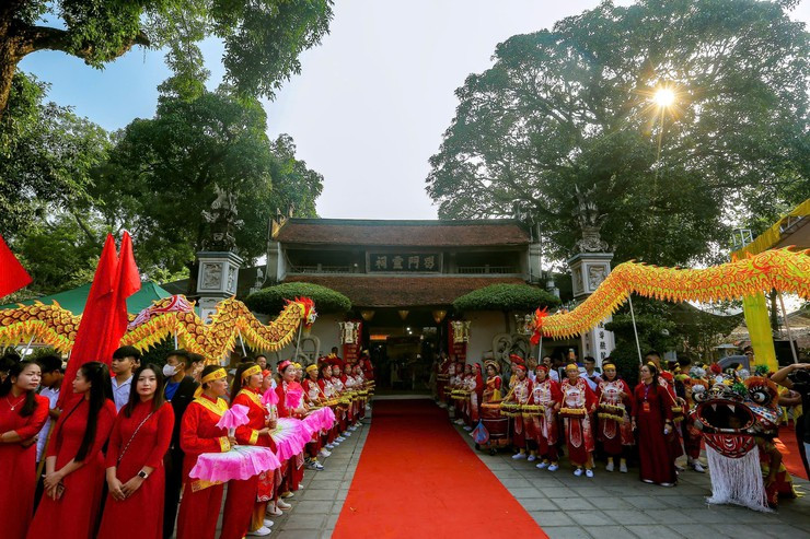 Đền Hát môn trong ngày hội.