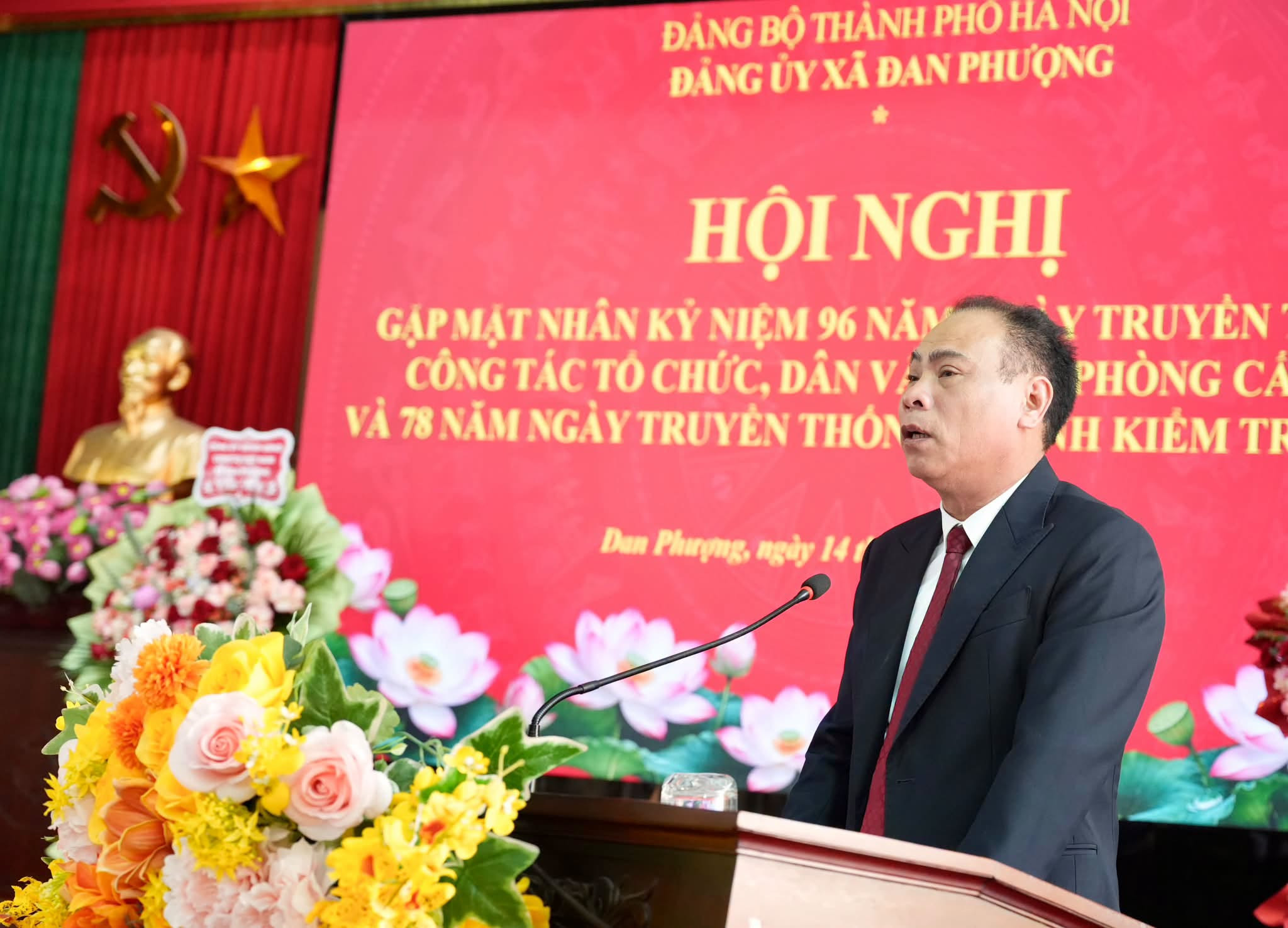 Bí thư Đảng ủy, Chủ tịch HĐND xã Nguyễn Gia Hiển phát biểu tại hội nghị. Ảnh: Ngân Nga