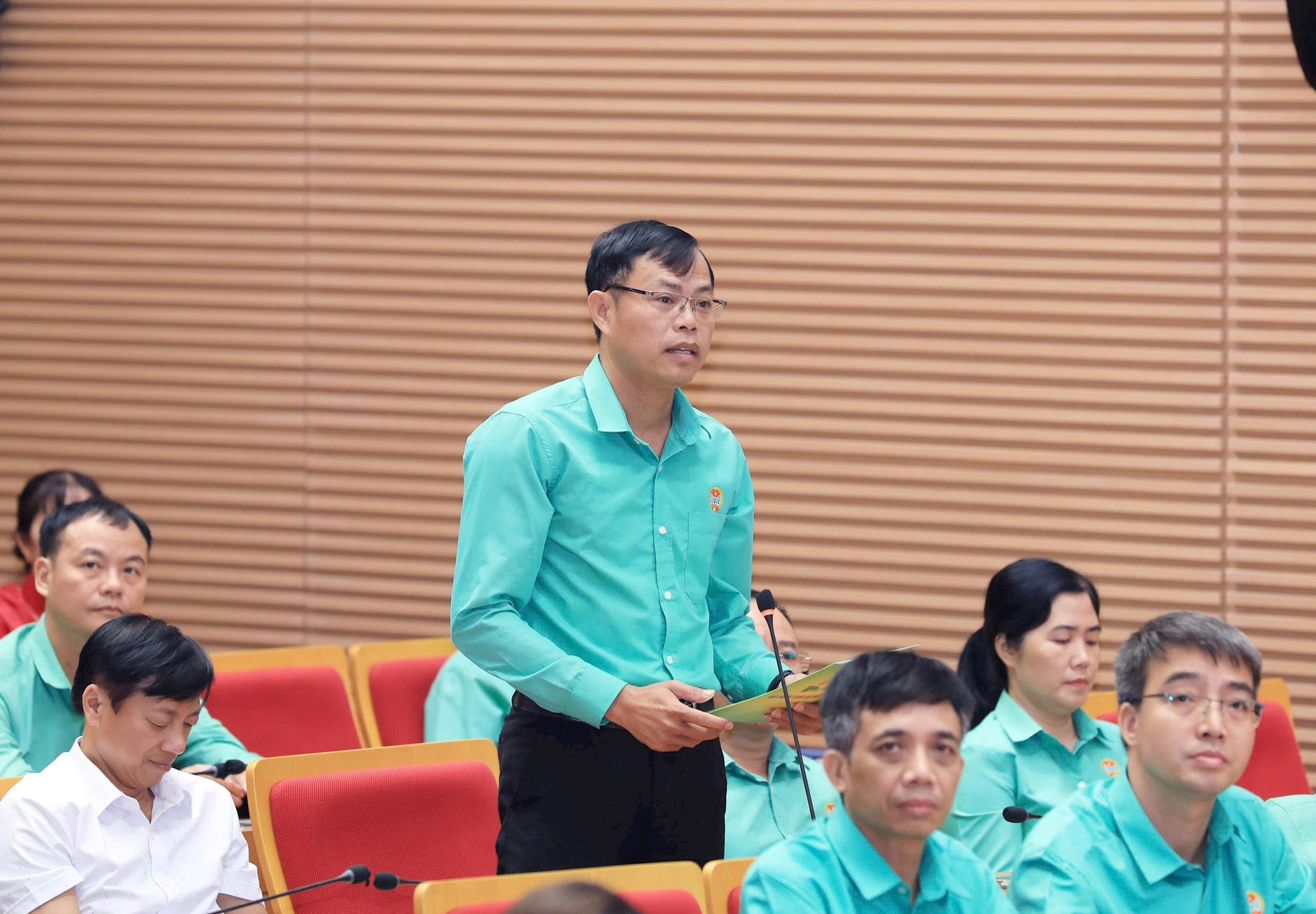 Các đại biểu nêu ý kiến về 2 nhóm vấn đề tại hội nghị. Ảnh: Viết Thành