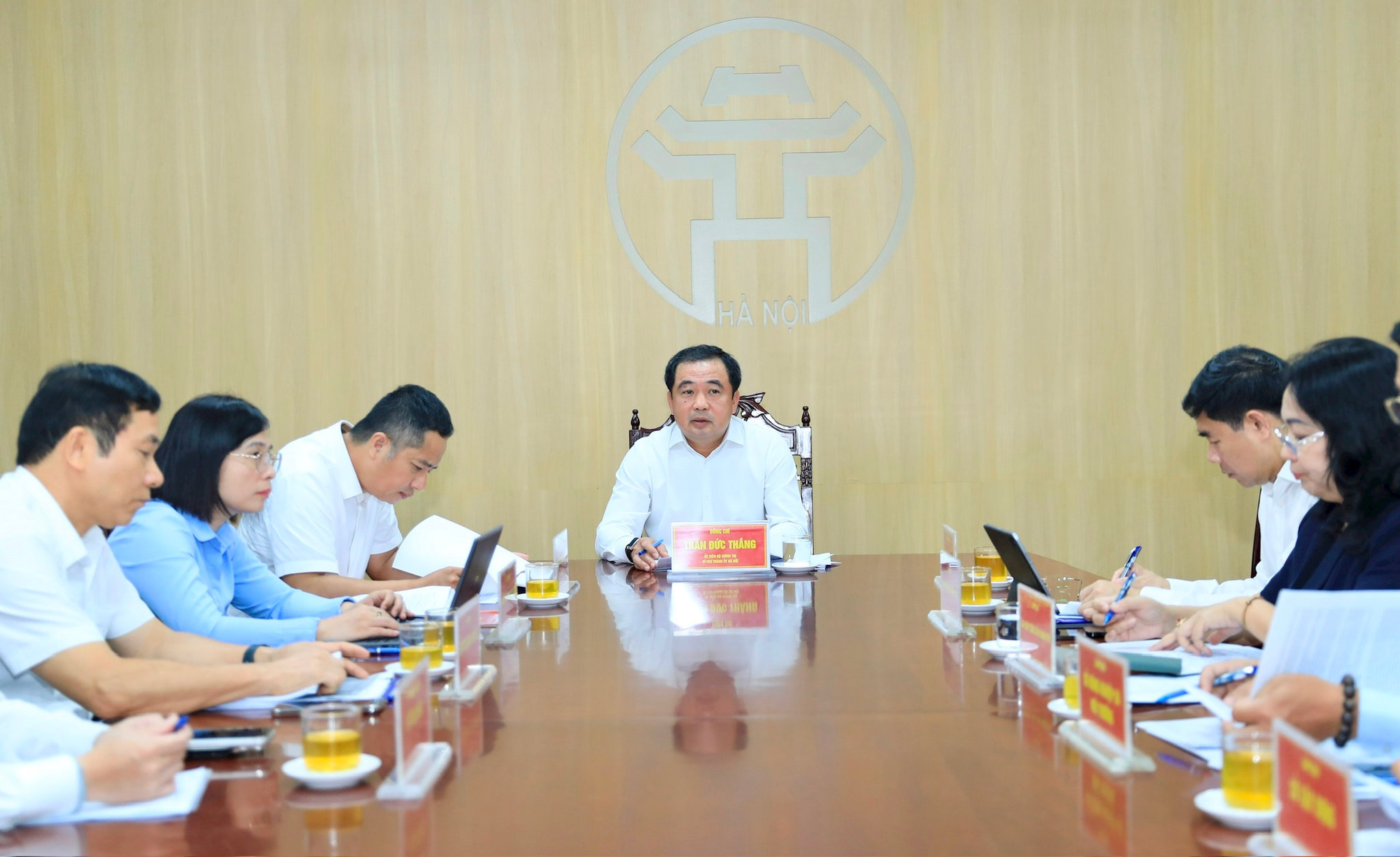Bí thư Thành ủy Hà Nội Trần Đức Thắng chủ trì buổi tiếp công dân. Ảnh: Quang Thái