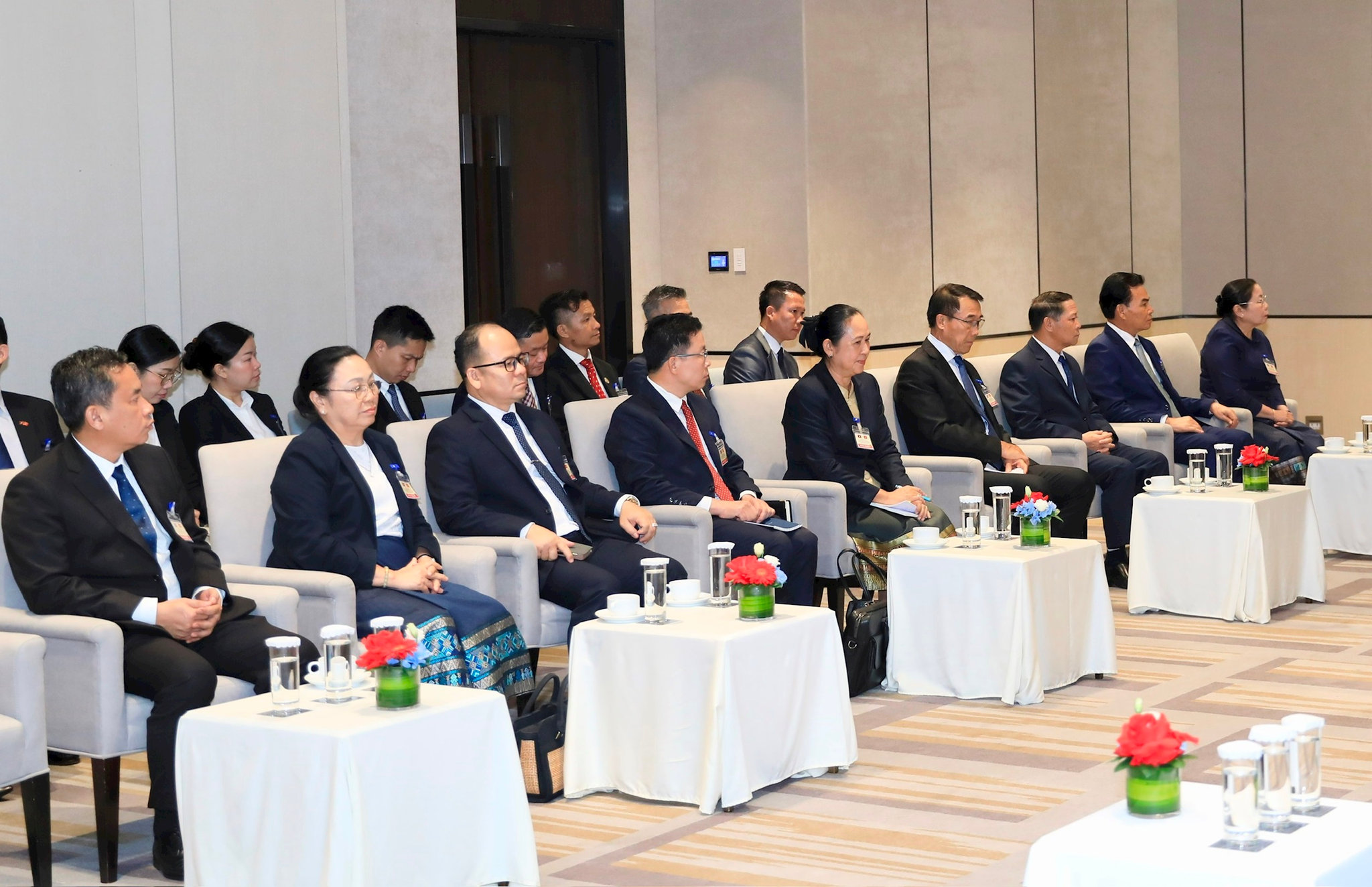 Các đại biểu phía Lào tại