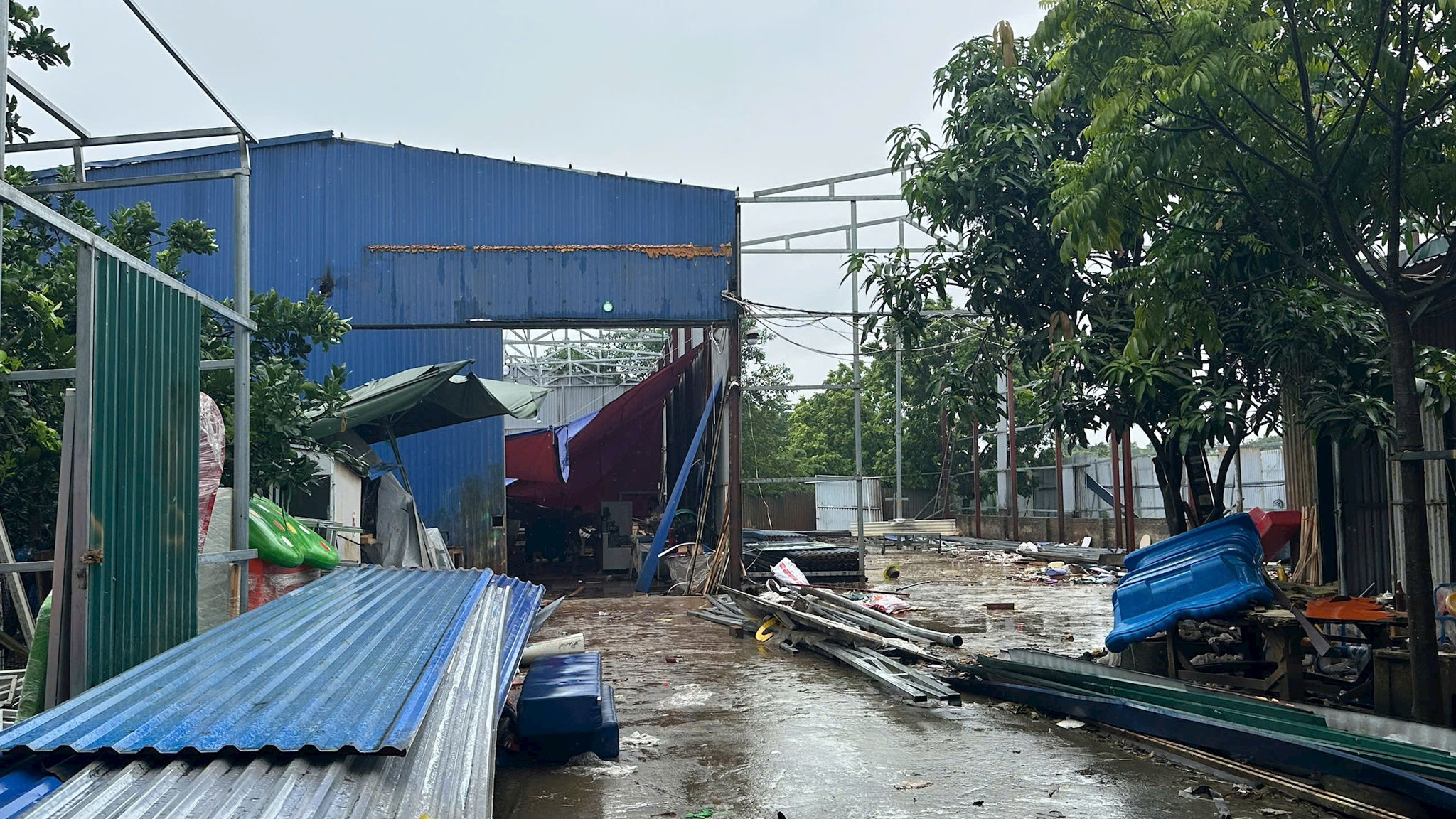 Những ngày qua nhiều gia đình trên địa bàn xã Thường Tín đã chấp hành từng bước tháo dỡ công trình vi phạm. Ảnh: PV