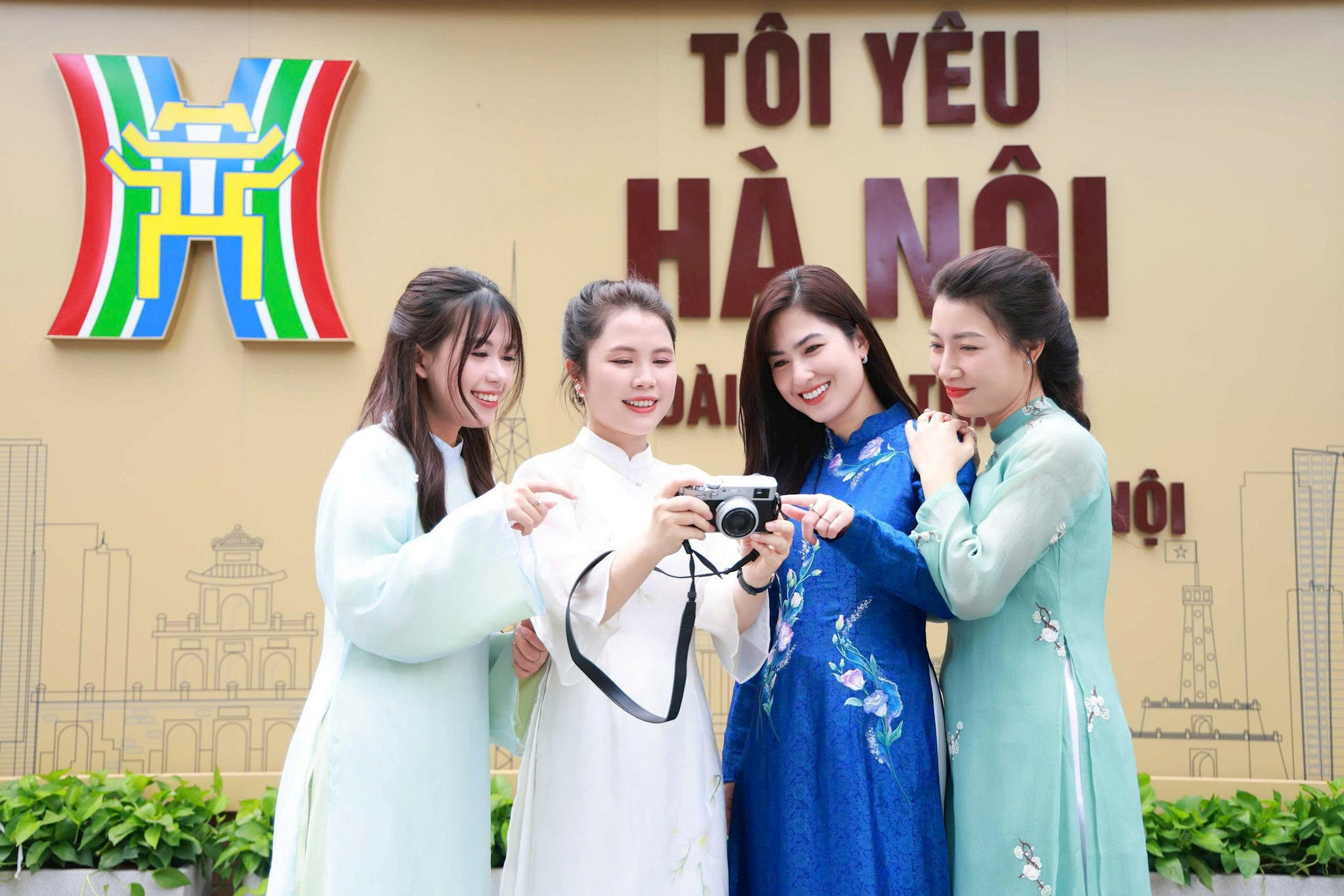 Các phóng viên, biên tập viên của Cơ quan Báo và Phát thanh, Truyền hình Hà Nội. Ảnh: PV