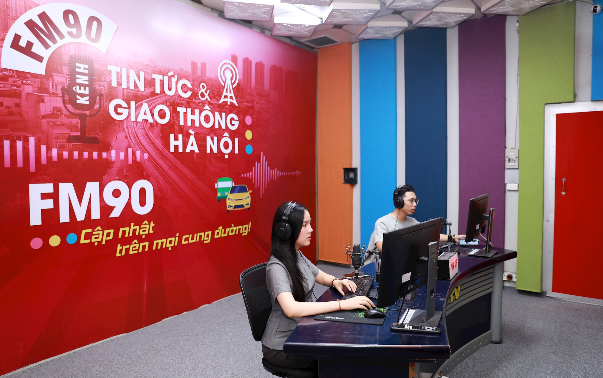 Trường quay phát thanh. Ảnh: PV