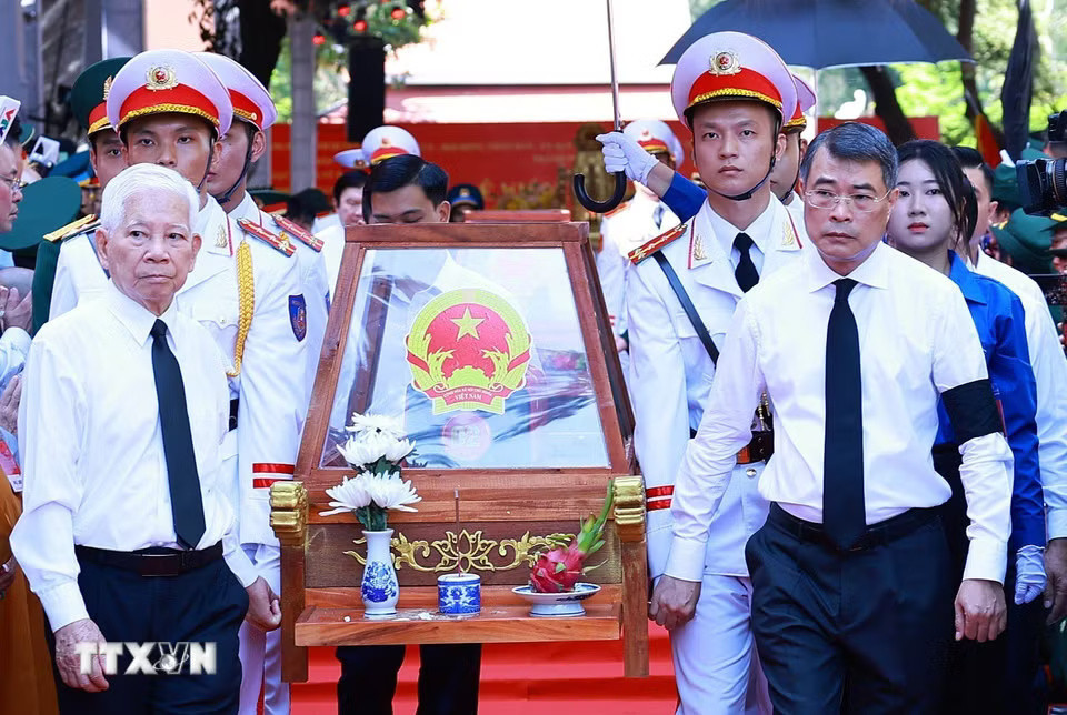 qz9iz1zy_sxxctyyo-_ttxvn_thu-tuong-du-le-vieng-truy-dieu-va-an-tang-hai-cot-liet-si-tai-cong-vien-le-thi-rieng-5833.jpg