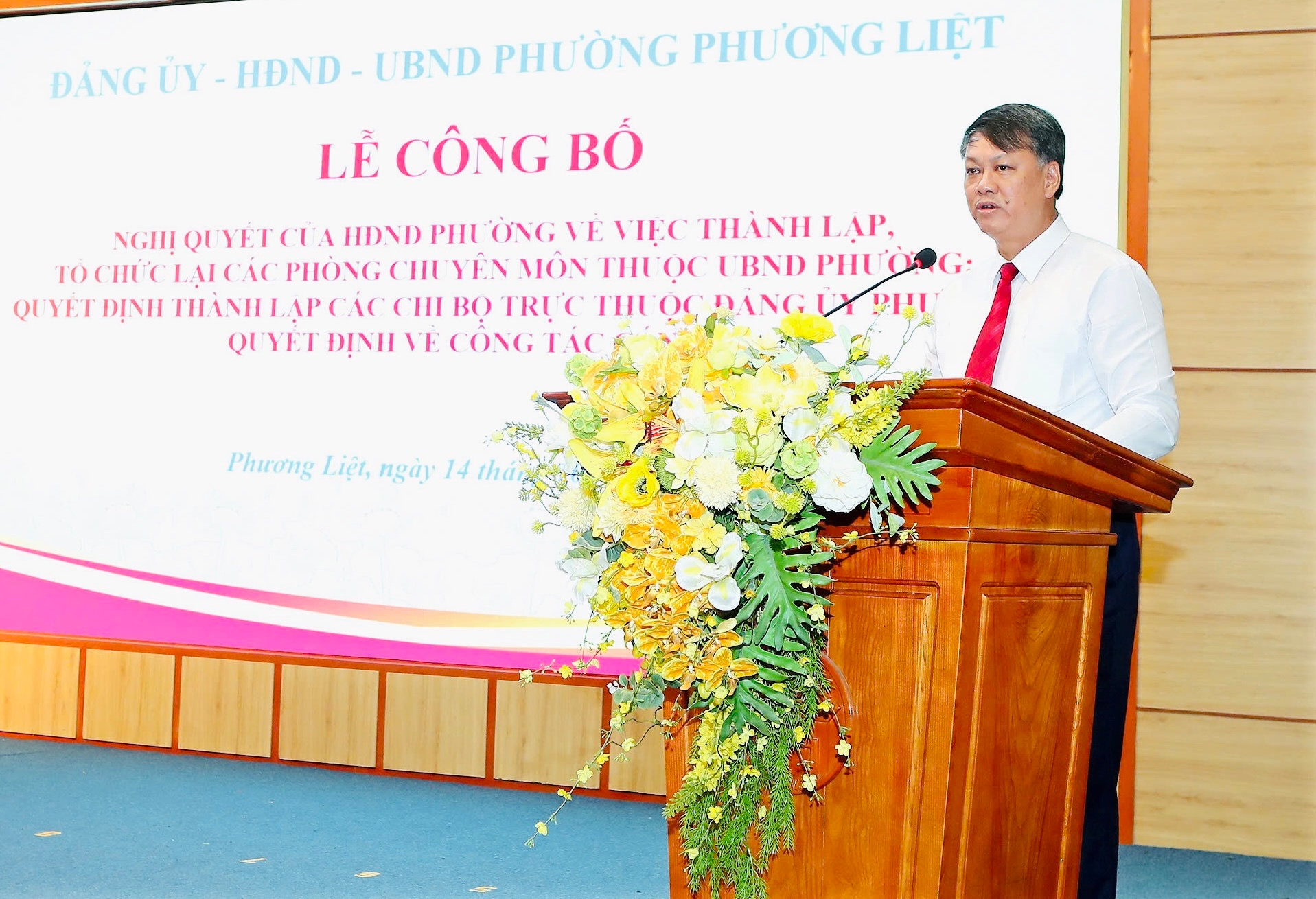 Bí thư Đảng ủy, Chủ tịch HĐND phường Phương Liệt Nguyễn Minh Tiến phát biểu tại buổi lễ.Ảnh: PL