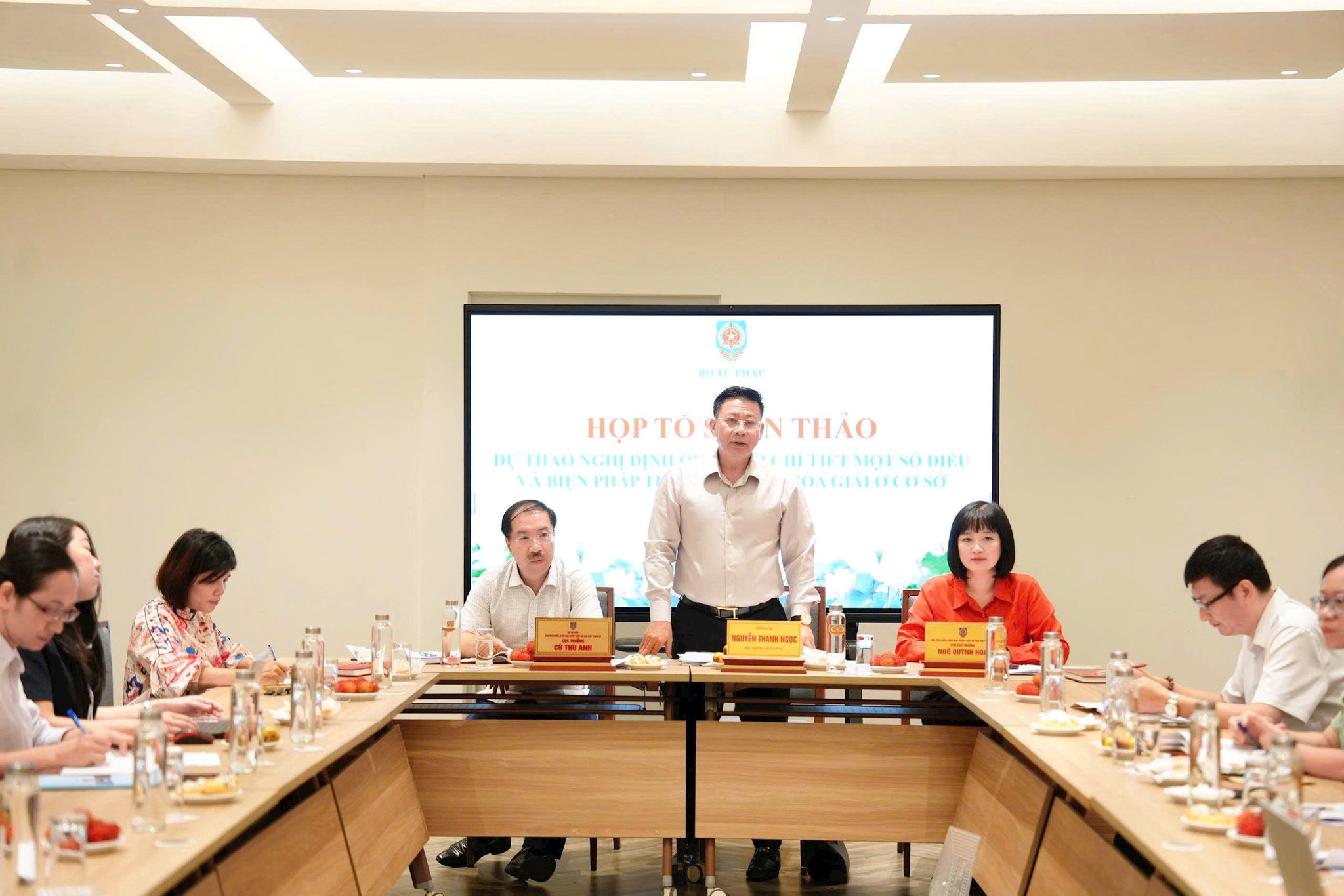 thu-truong-nguyen-thanh-ngoc-chu-tri-cuoc-hop-01a134934fc17e83aaa70a91b12ae743.jpg