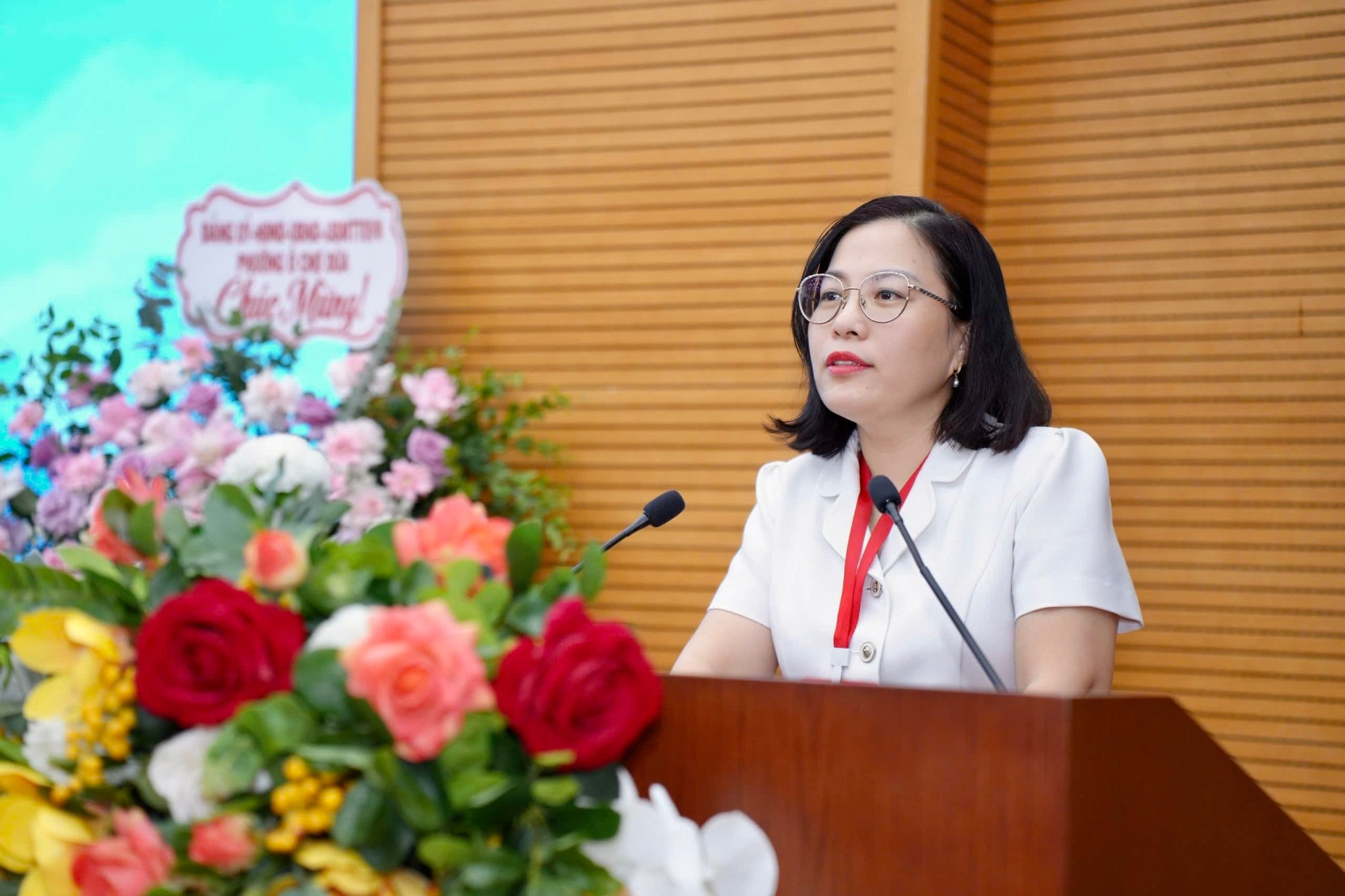 Phó Bí thư Thường trực Đảng ủy phường Ô Chợ Dừa Lê Ngọc Hân phát biểu tại chương trình. Ảnh: H.Duy