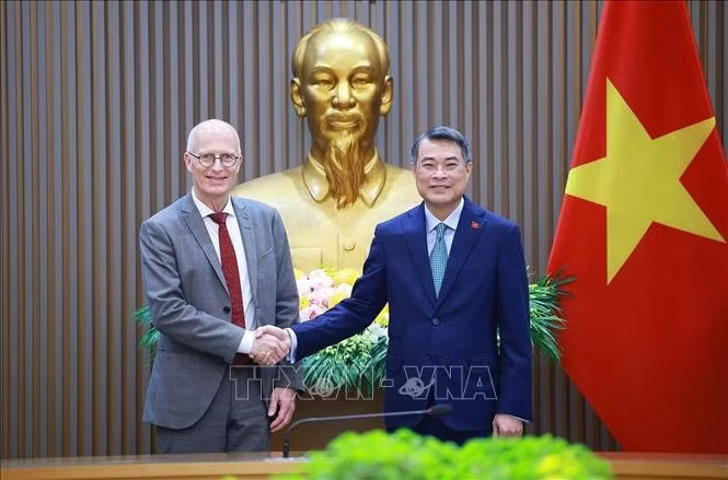 Thủ tướng Lê Minh Hưng đề nghị đưa cảng biển, kinh tế biển thành trọng tâm hợp tác Việt Nam - Hamburg