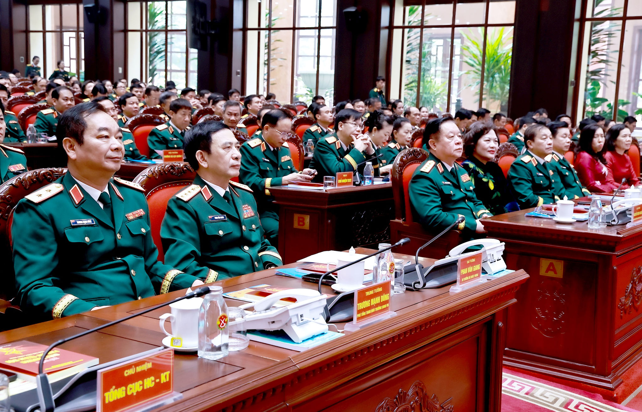 2-cac-dai-bieu.jpg