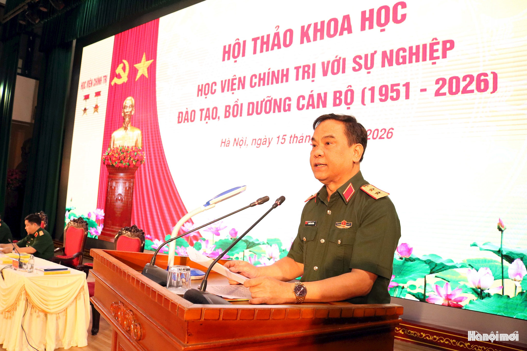 W_chinh-uy.jpg