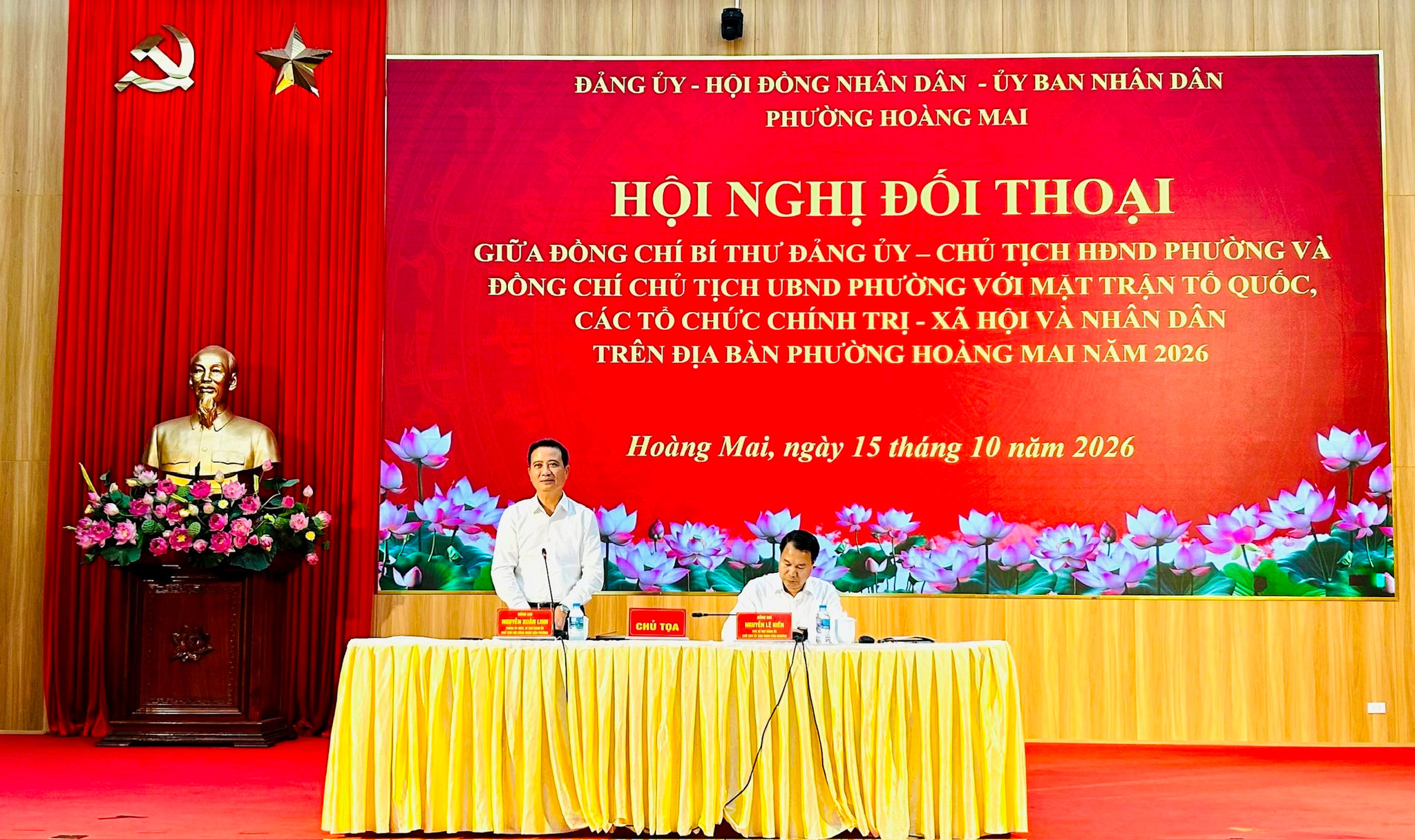 Bí thư Đảng ủy, Chủ tịch HĐND Nguyễn Xuân Linh; Chủ tịch UBND Nguyễn Lê Hiến đối thoại với MTTQ, các tổ chức chính trị - xã hội và nhân dân. Ảnh: Trần Oanh.