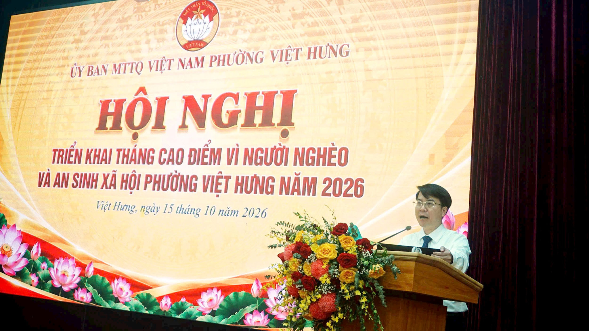Chủ tịch Ủy ban MTTQ Việt Nam phường Việt Hưng Nguyễn Trường Giang phát động thi đua. Ảnh: B.Duy