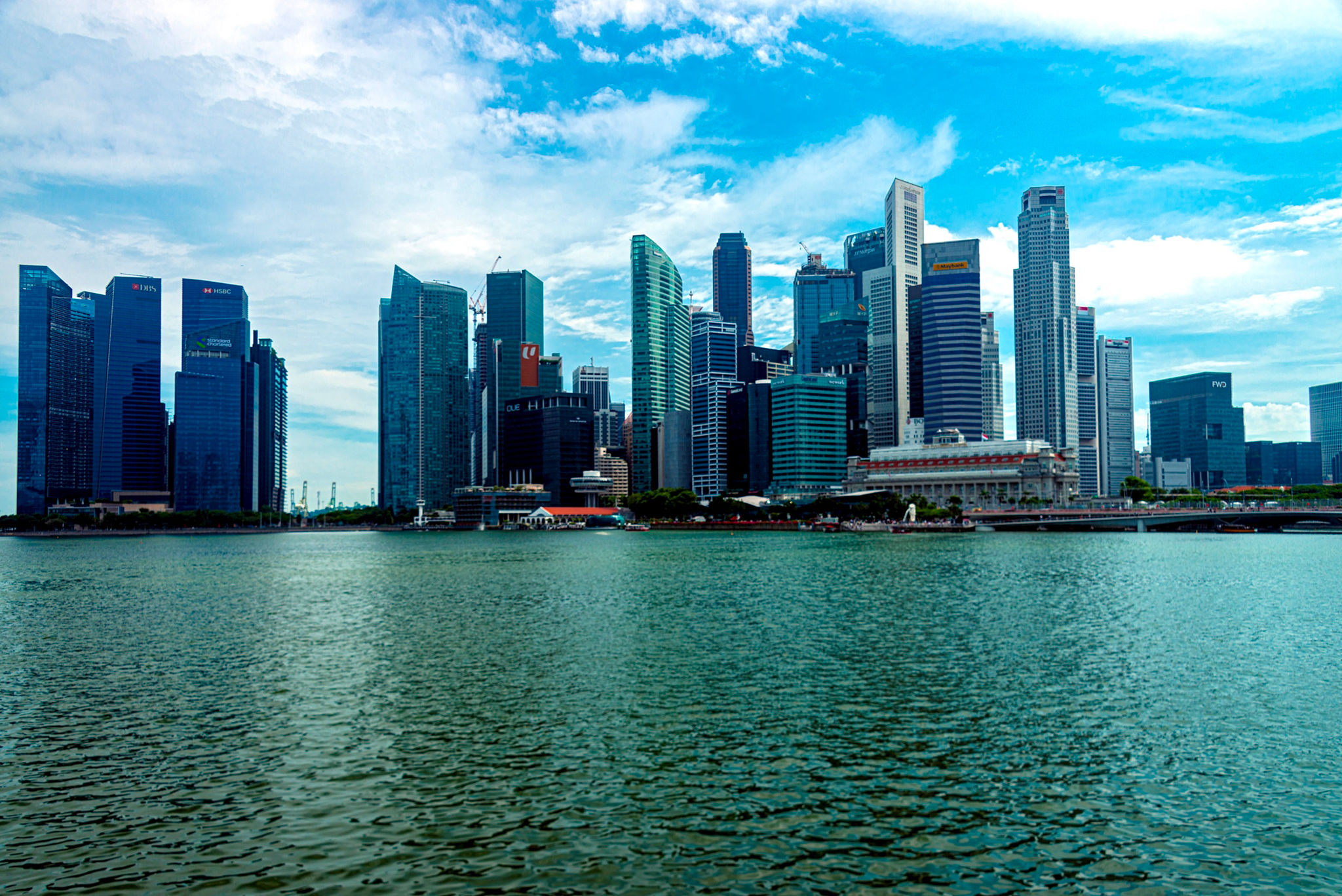 anh-3_toan-canh-khu-tai-chinh-singapore-nhin-tu-ben-kia-vinh-marina-vao-ban-ngay.jpg