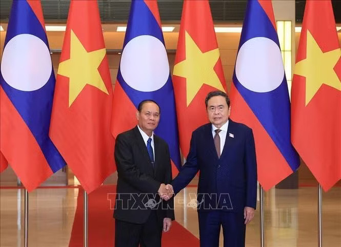 potal-chu-tich-quoc-hoi-tran-thanh-man-hoi-kien-thuong-truc-ban-bi-thu-lao-stand-3078.jpg