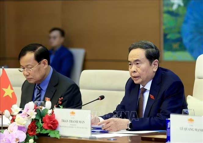 potal-chu-tich-quoc-hoi-tran-thanh-man-hoi-kien-thuong-truc-ban-bi-thu-lao-stand-4211.jpg