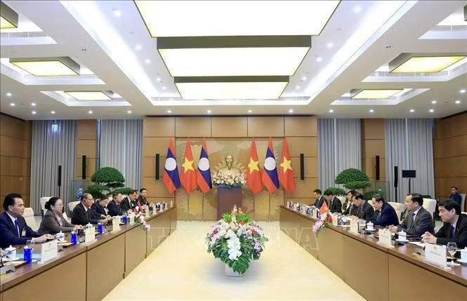 potal-chu-tich-quoc-hoi-tran-thanh-man-hoi-kien-thuong-truc-ban-bi-thu-lao-stand-9682.jpg