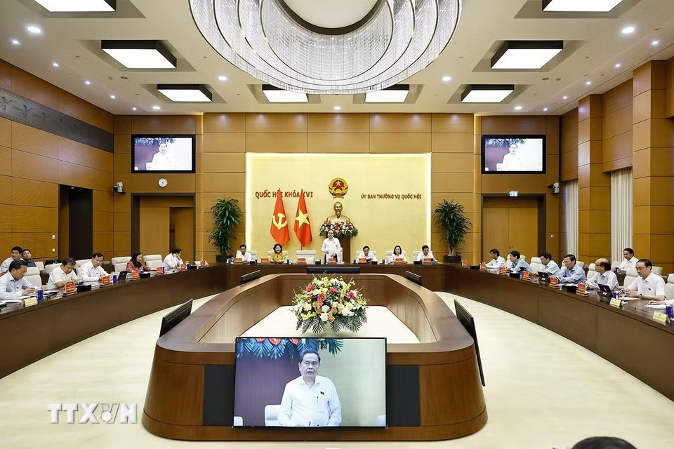 yzzgs-_ttxvn_chu-tich-quoc-hoi-chu-tri-hoi-nghi-btv-dang-uy-quoc-hoi-voi-to-truong-to-dang-doan-dai-bieu-quoc-hoi-3.jpg