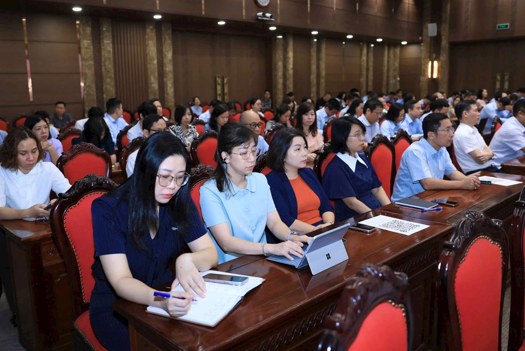 Các đại biểu dự hội nghị tại điểm cầu Thành ủy Hà Nội. Ảnh Quang Thái