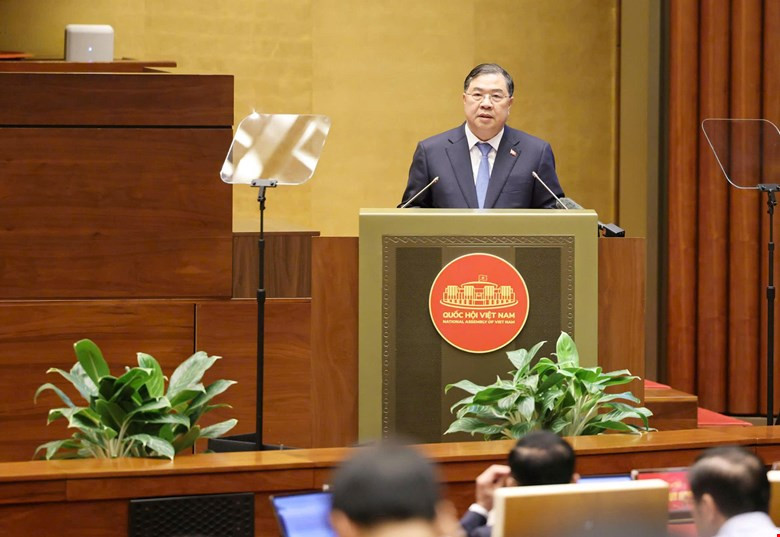 Phó Thủ tướng Thường trực Chính phủ Phạm Gia Túc trình bày báo cáo tại hội nghị. Ảnh Quang Thái