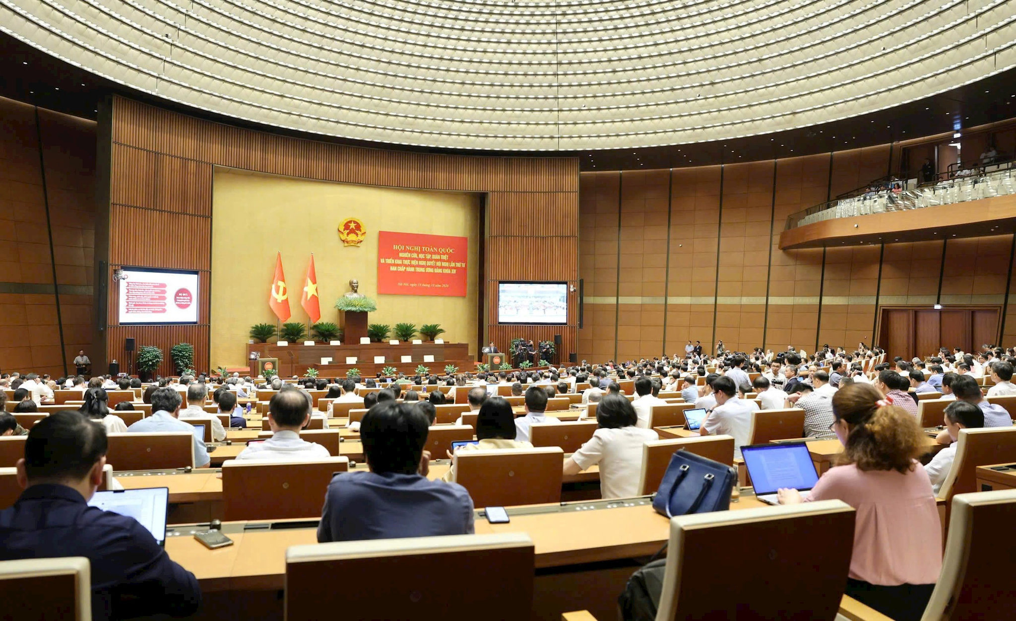 Quang cảnh hội nghị tại điểm cầu Trung tâm - Phòng họp Diên Hồng, Nhà Quốc hội, Hà Nội. Ảnh: Media Quochoi