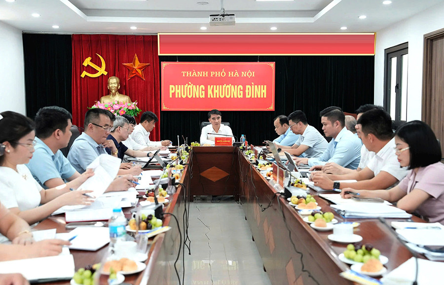 Đoàn kiểm tra, giám sát số 10 của Ban Thường vụ Thành ủy Hà Nội làm việc với Ban Thường vụ Đảng ủy phường Khương Đình. Ảnh: Hoàng Điệp