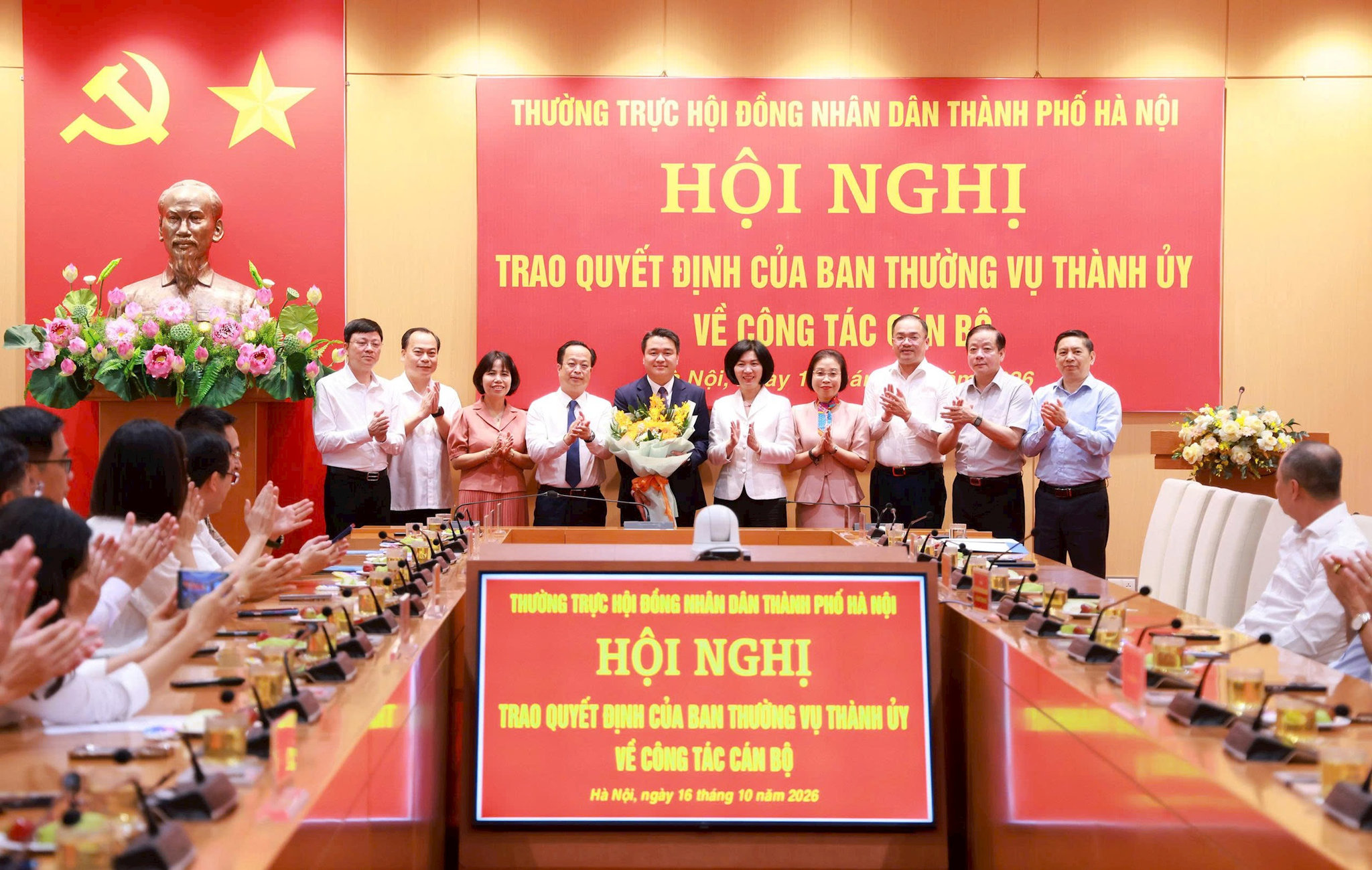 trao-quyet-dinh-2.jpg